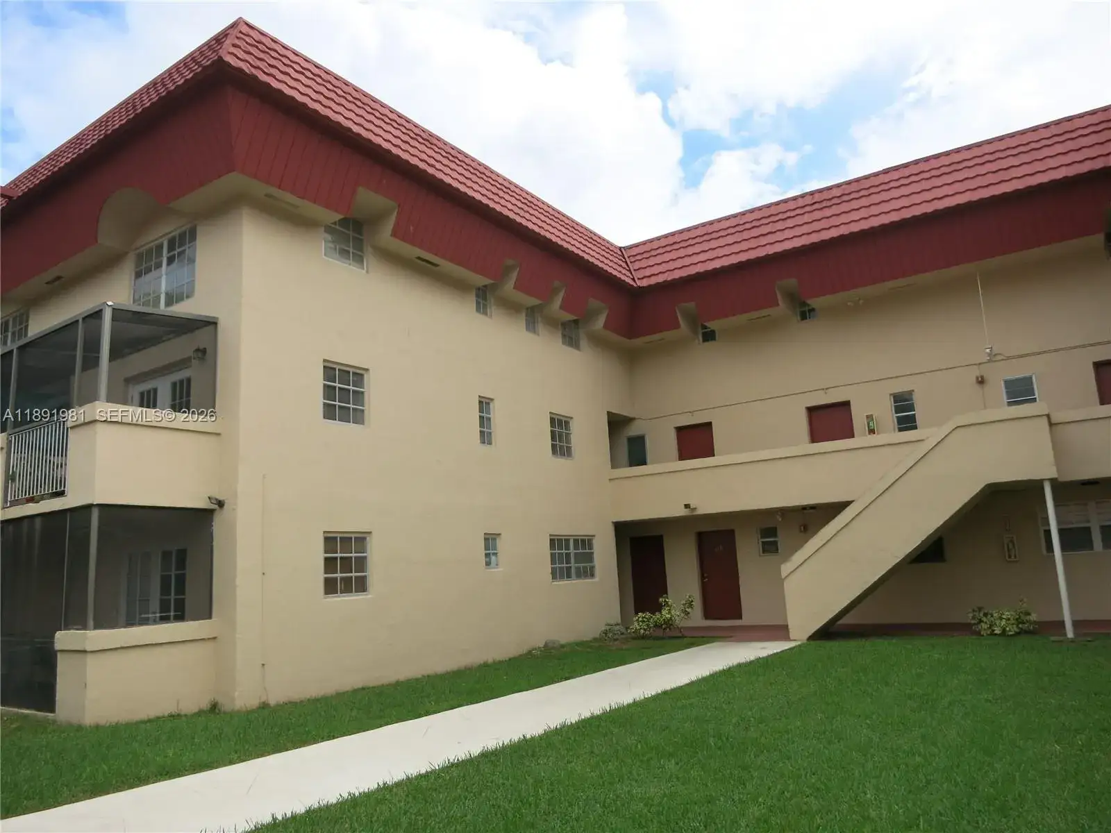 3 bedroom 2 bath Residential for sale at 10901 N Kendall Dr # 109, Miami FL 33176