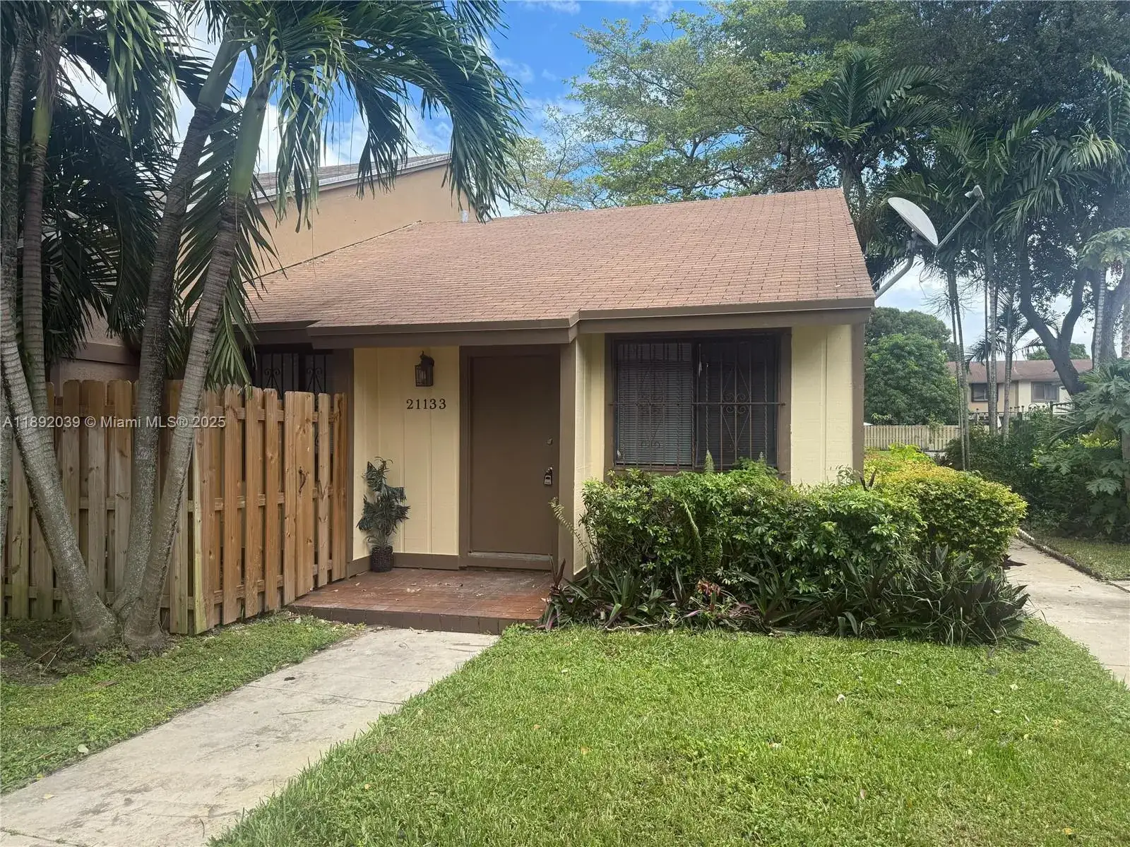 2 bedroom 2 bath Residential for sale at 21133 NE 4th Ct, Miami FL 33179