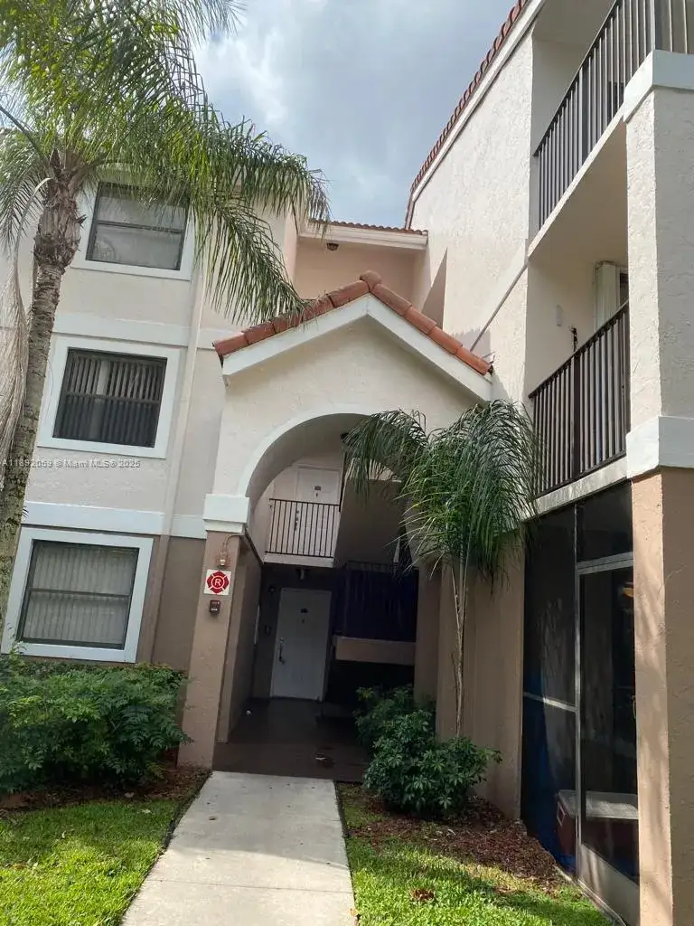 2 bedroom 2 bath Residential Lease for rent at 10105 W Sunrise Blvd # 201, Plantation FL 33322