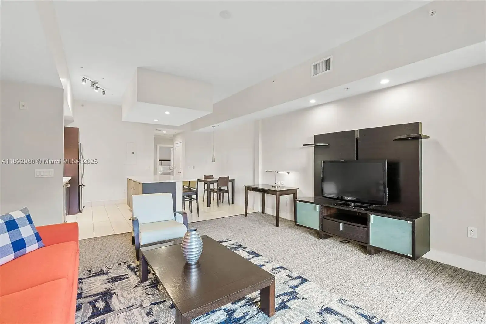 1 bedroom 2 bath Residential for sale at 5300 NW 87th Ave # 1008, Doral FL 33178