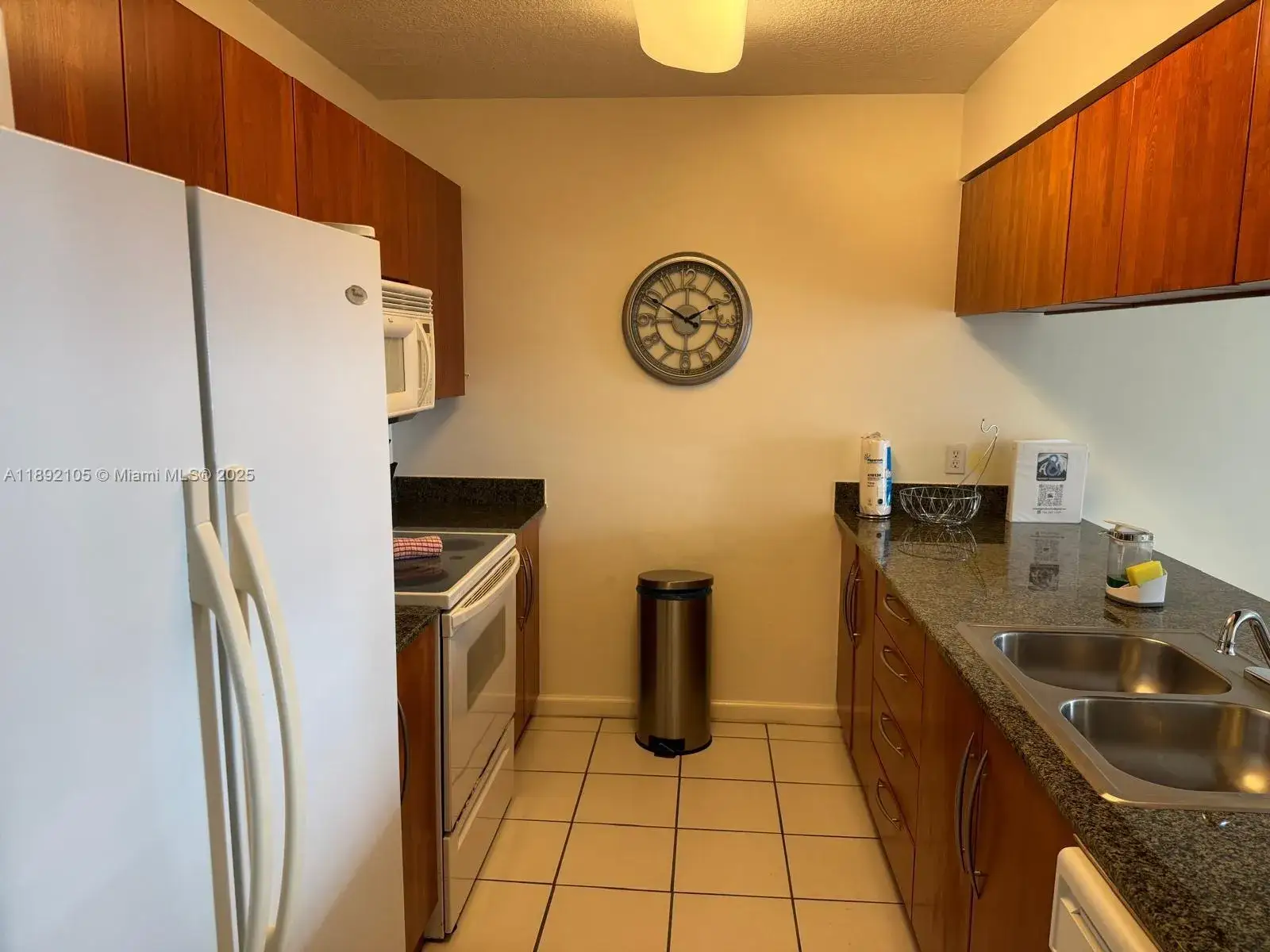 1 bedroom 1 bath Residential for sale at 1200 Brickell Bay Dr # 1919, Miami FL 33131