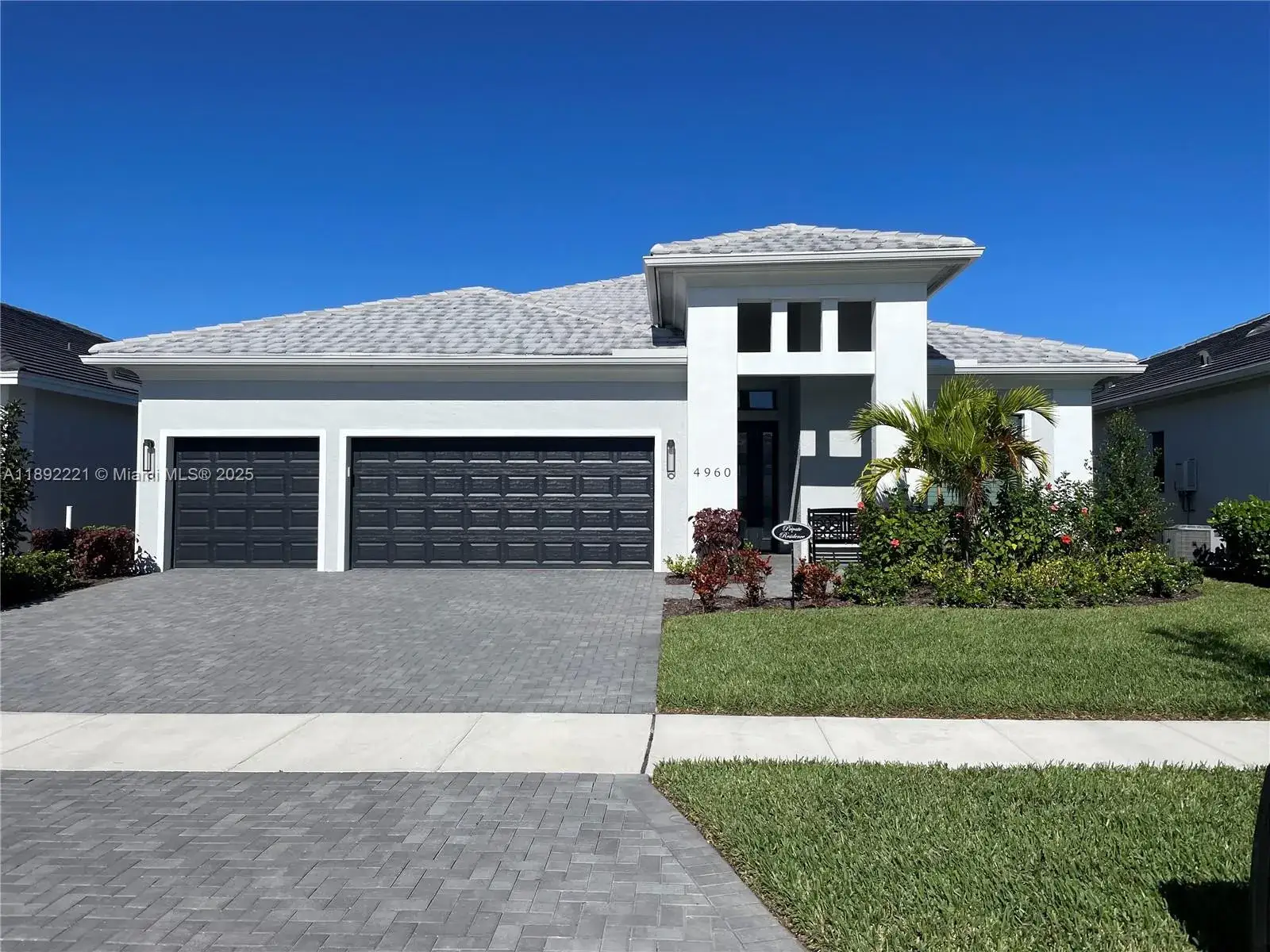 3 bedroom 3 bath Residential for sale at 4960 Surfside Circle, Bradenton FL 34211