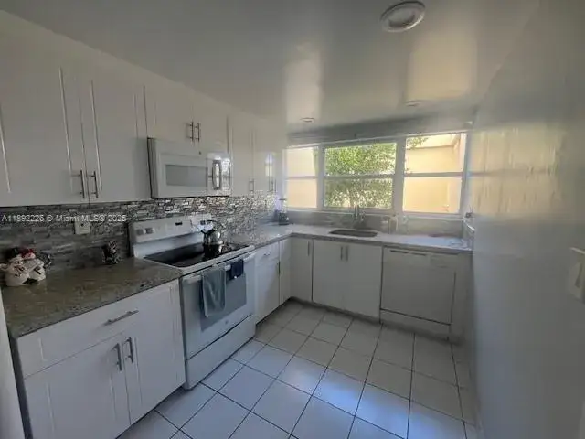 2 bedroom 2 bath Residential for sale at 920 NE 199th St # 4S, Miami FL 33179