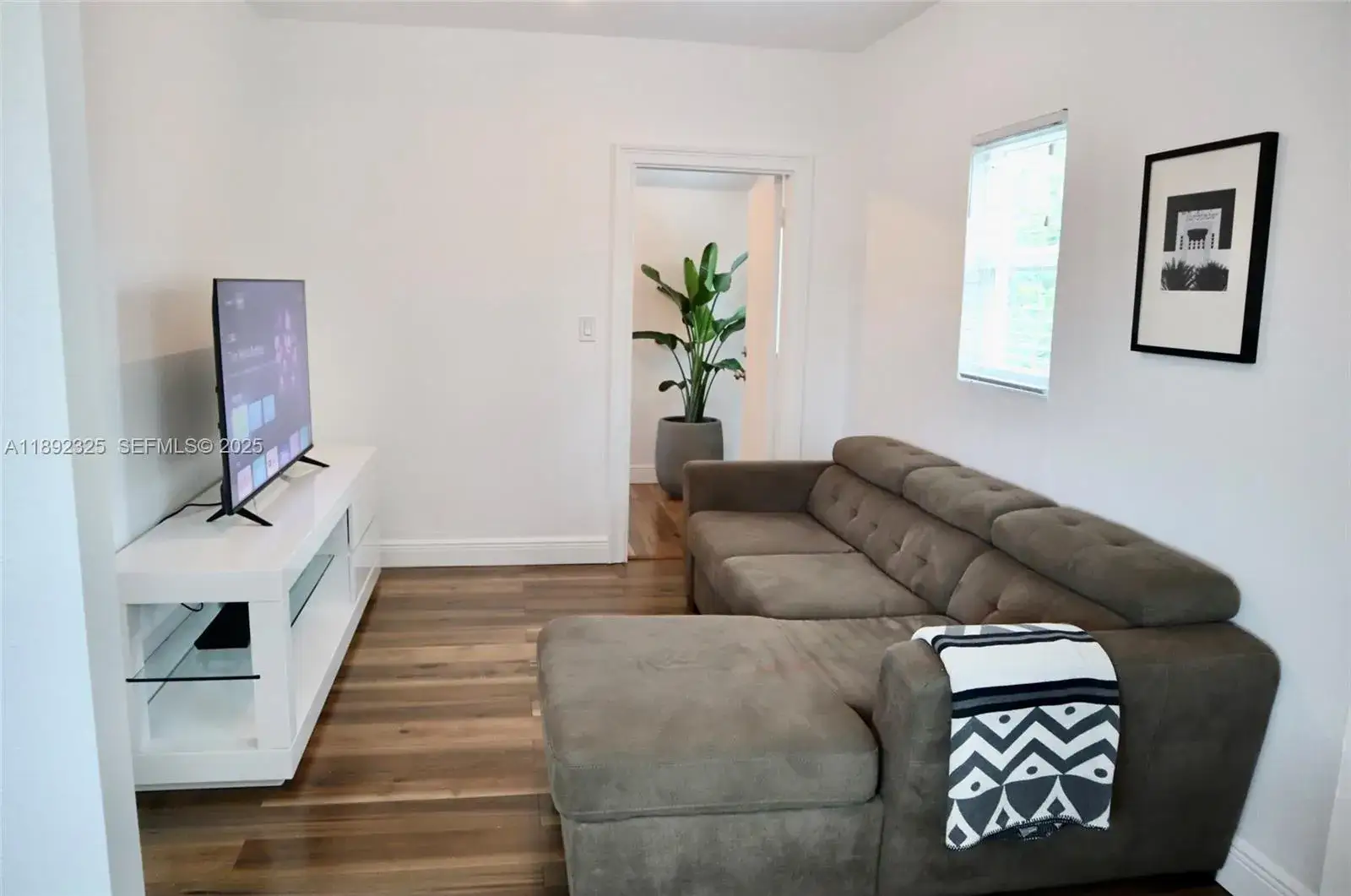 2 bedroom 1 bath Residential Lease for rent at 564 NW 51st St # C, Miami FL 33127