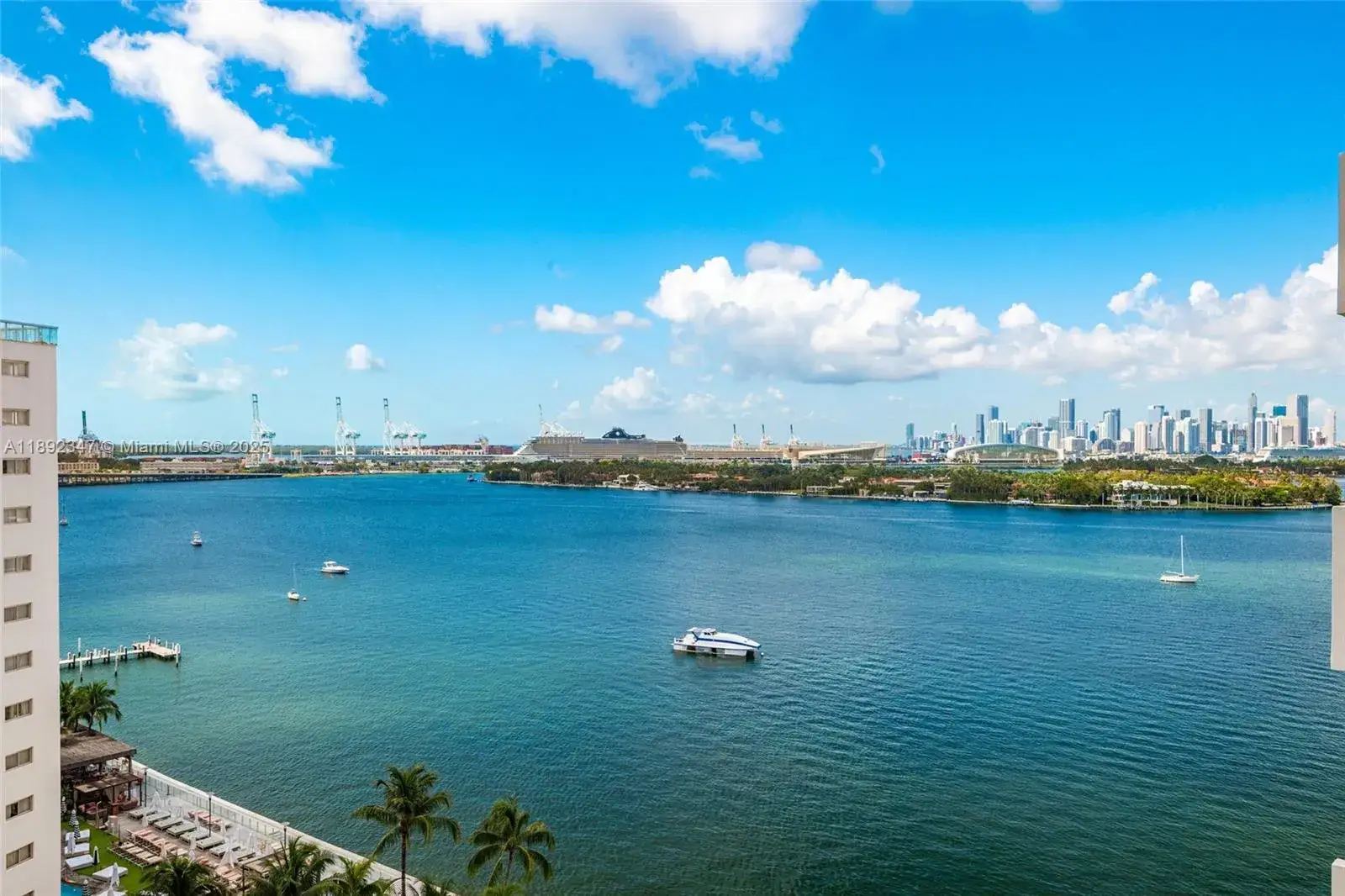 1 bedroom 1 bath Residential for sale at 1200 West Ave # 1531, Miami Beach FL 33139