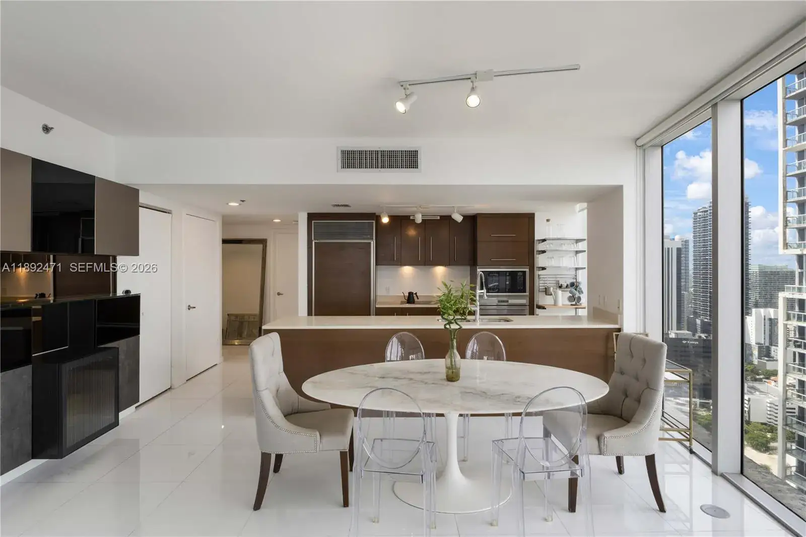2 bedroom 2 bath Residential for sale at 475 Brickell Ave # 4015, Miami FL 33131