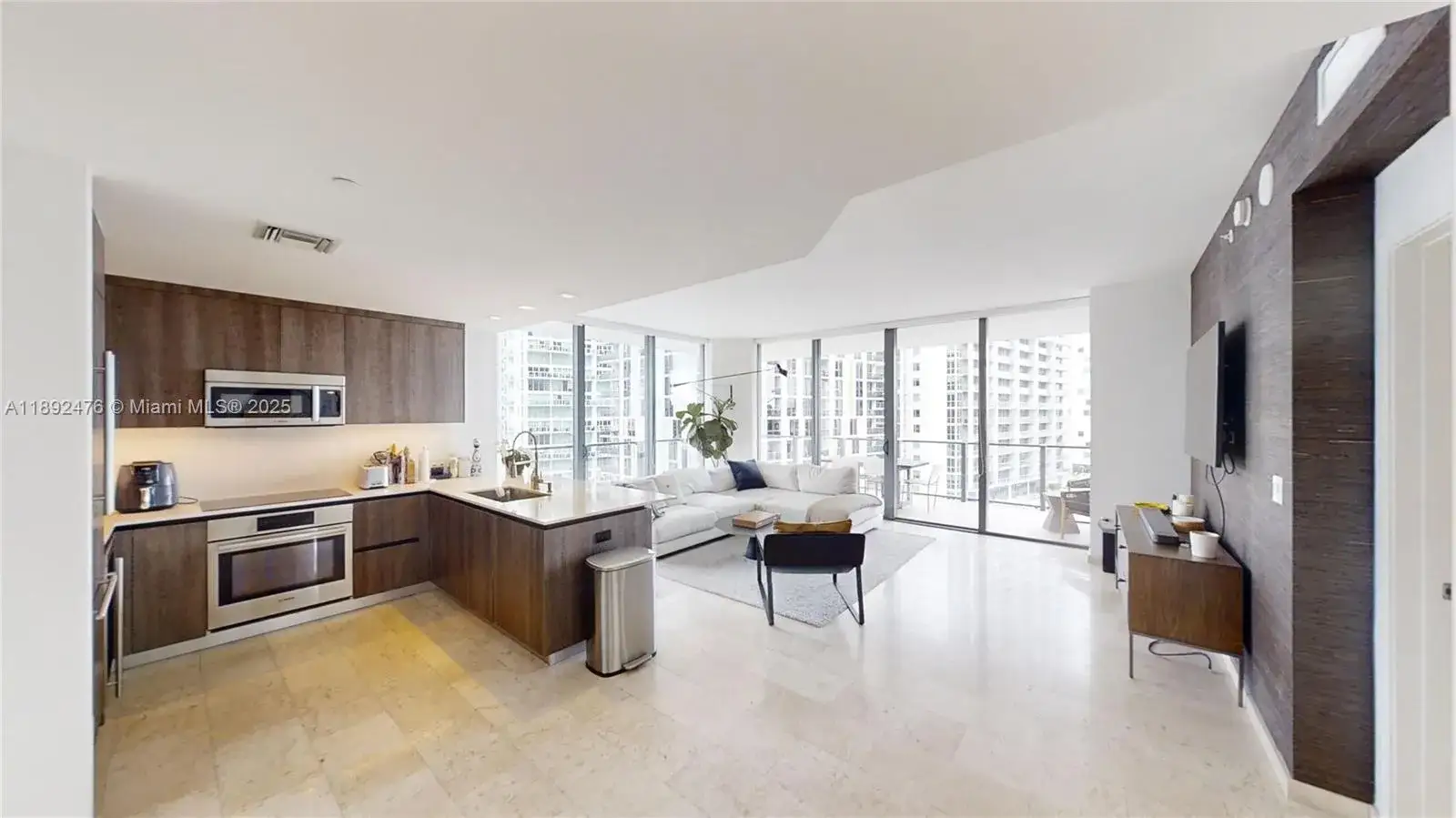 2 bedroom 2 bath Residential for sale at 68 SE 6 ST # 1111, Miami FL 33131