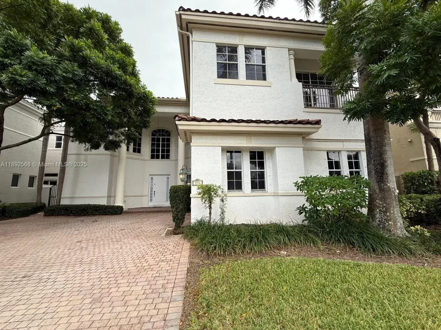 5 bedroom 5 bath Residential Lease for rent at 996 Sanibel Dr, Hollywood FL 33019