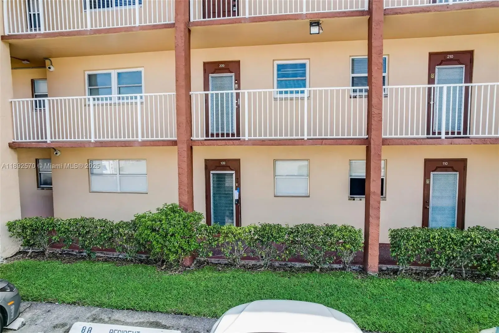 2 bedroom 2 bath Residential for sale at 9001 Sunrise Lakes Blvd # 109, Sunrise FL 33322