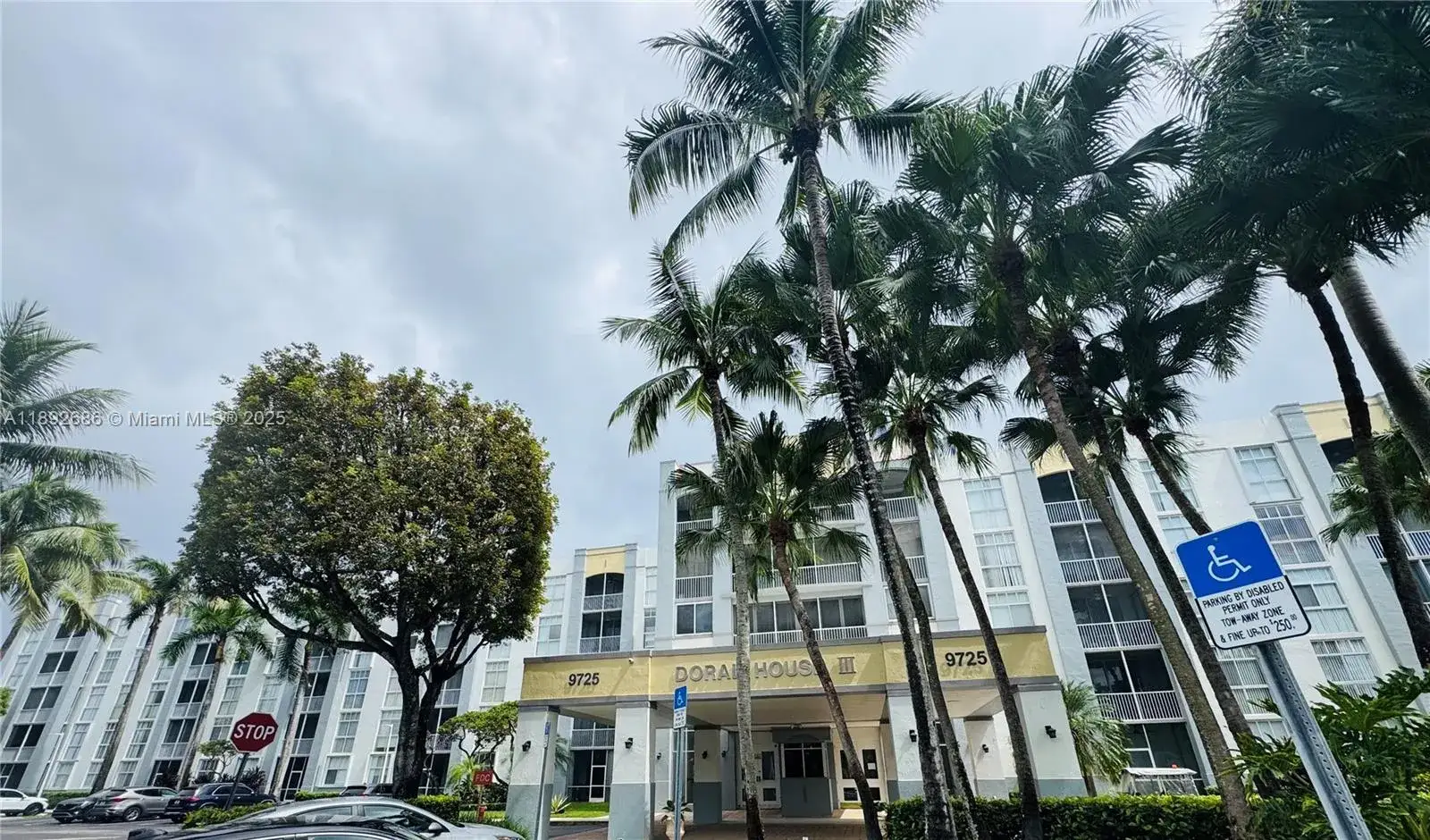 3 bedroom 2 bath Residential for sale at 9725 NW 52nd St # 114, Doral FL 33178