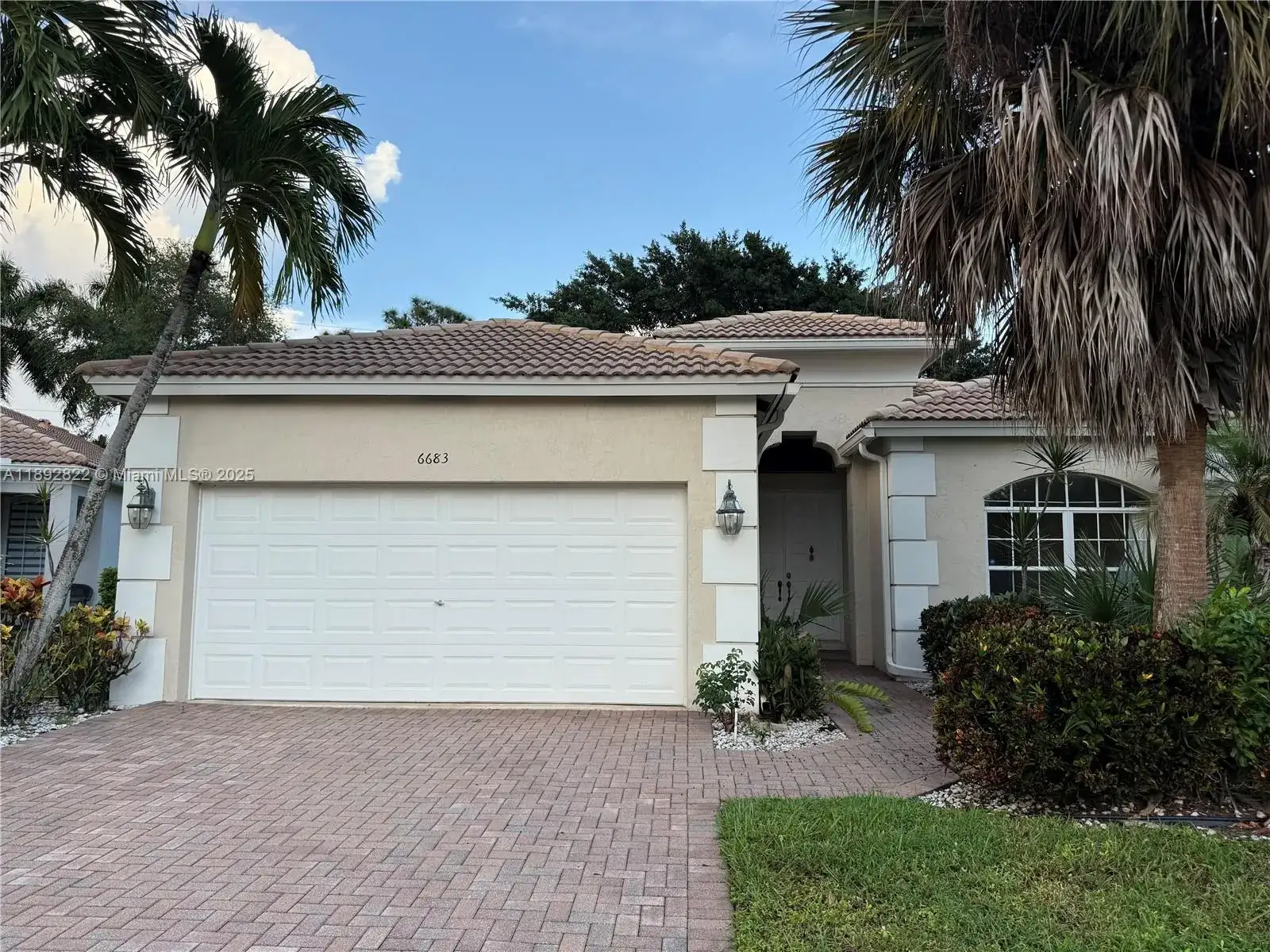 3 bedroom 2 bath Residential for sale at 6683 Southport Dr, Boynton Beach FL 33472