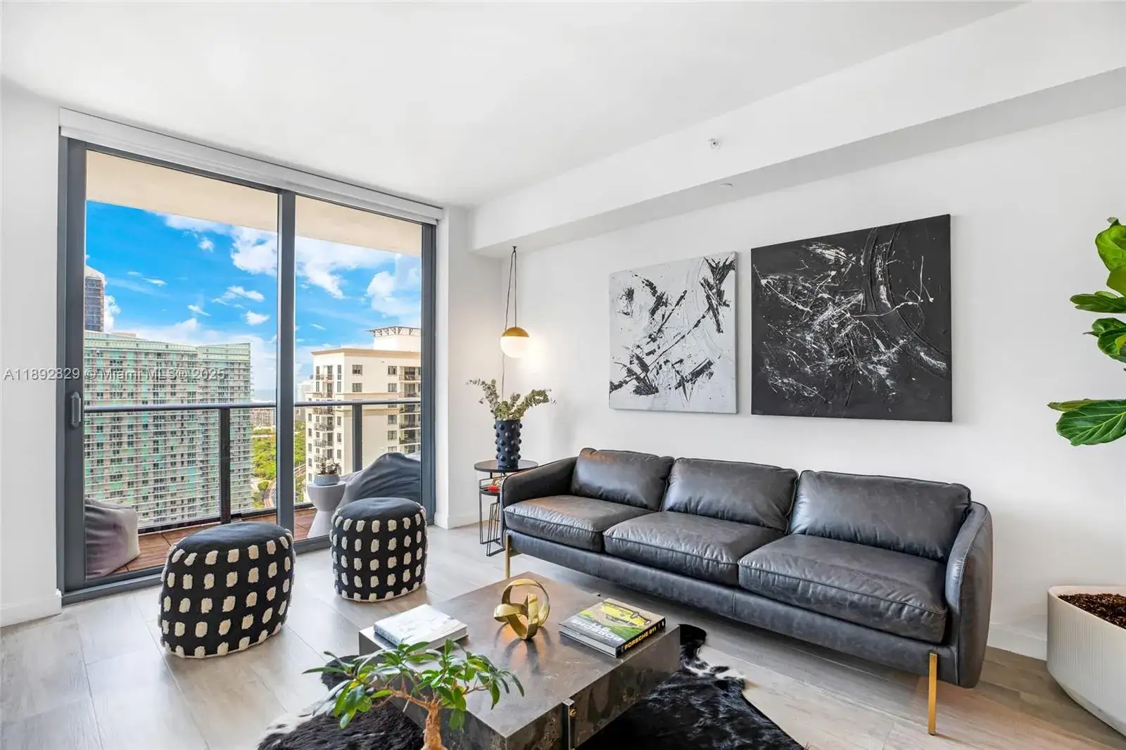 1 bedroom 2 bath Residential Lease for rent at 55 SW 9th St # 3205, Miami FL 33130