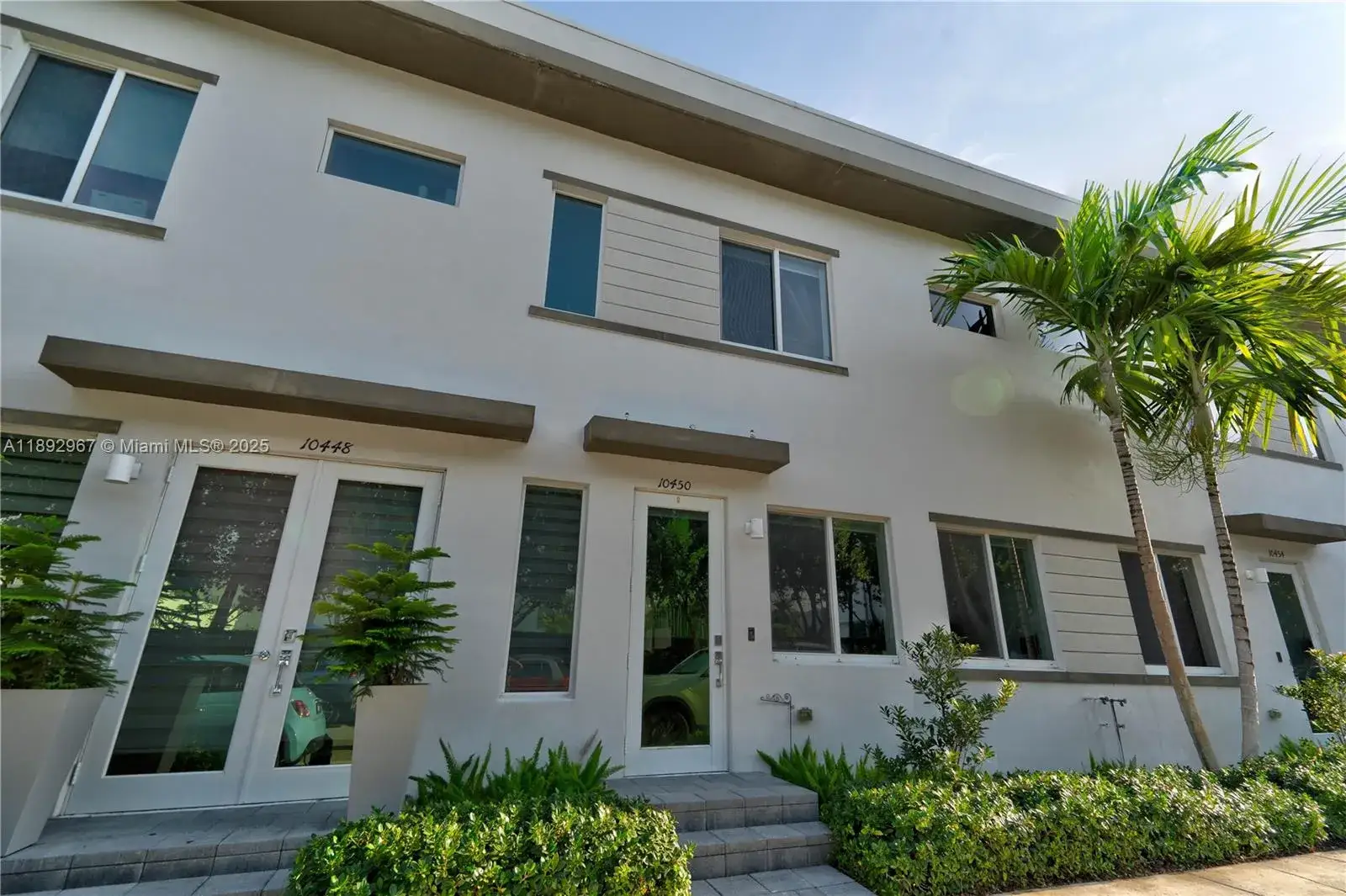 3 bedroom 2 bath Residential for sale at 10450 NW 67th St, Doral FL 33178