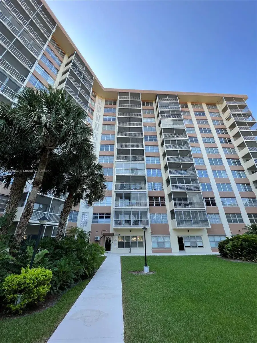 2 bedroom 2 bath Residential Lease for rent at 10777 W Sample Rd # 301, Coral Springs FL 33065