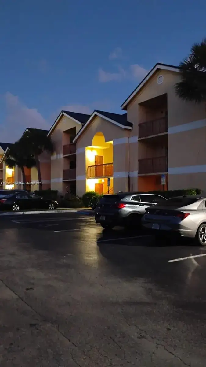 2 bedroom 2 bath Residential Lease for rent at 7610 Westwood Dr # 122, Tamarac FL 33321