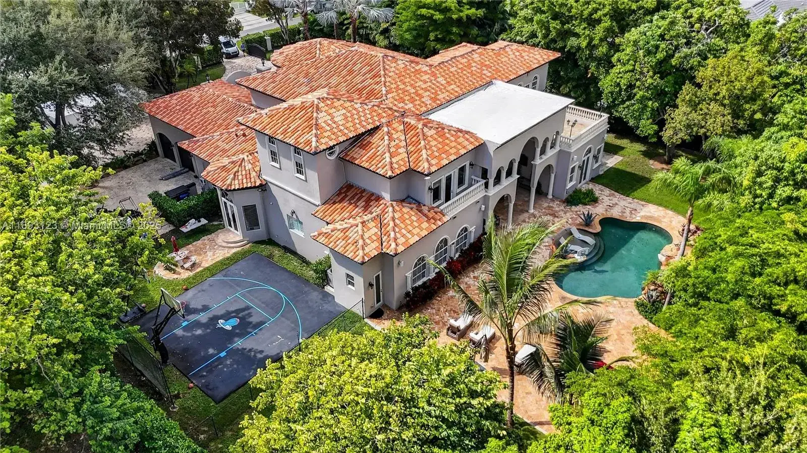 6 bedroom 9 bath Residential for sale at 7837 SW 117th St, Pinecrest FL 33156