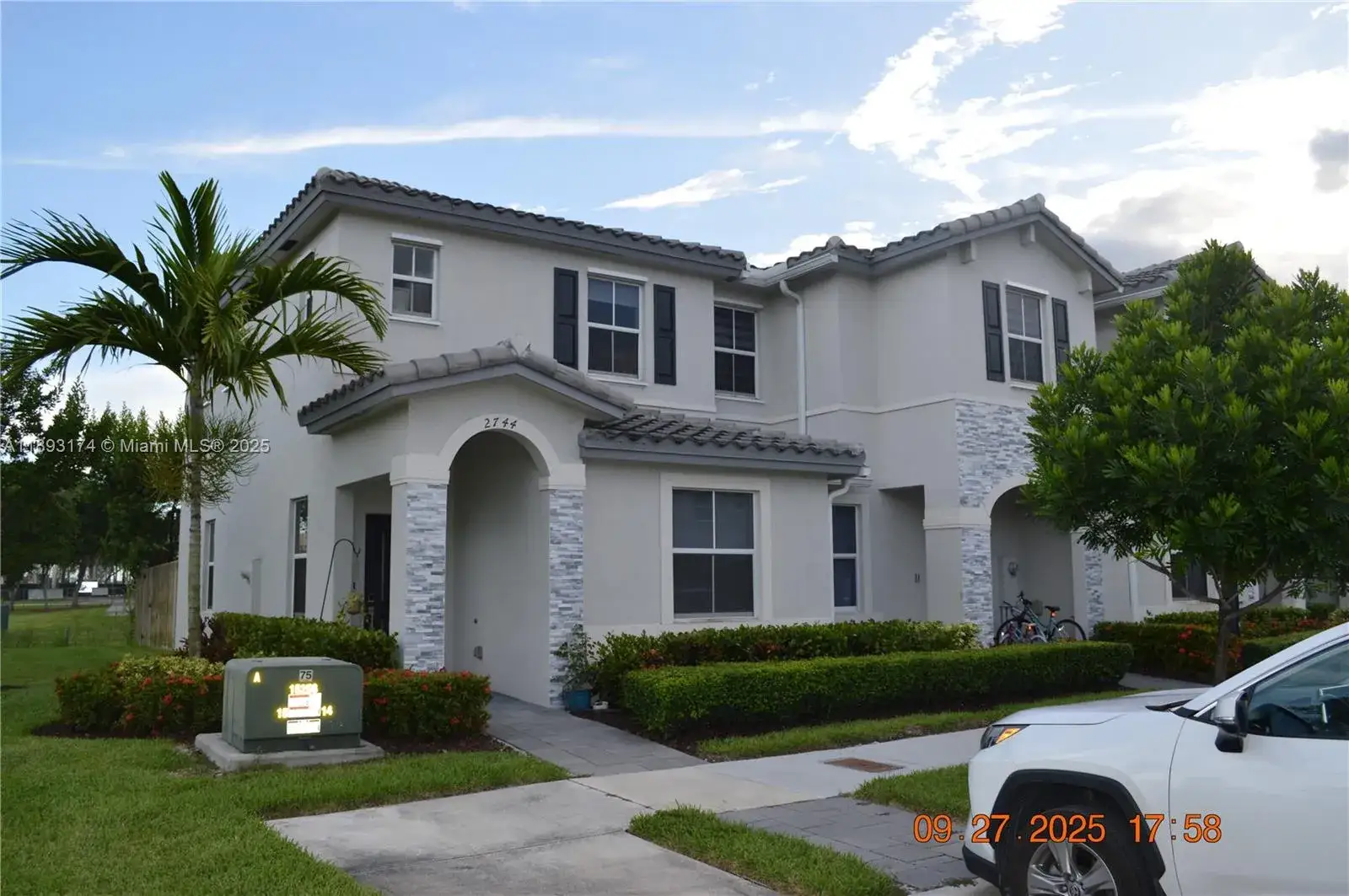 3 bedroom 3 bath Residential for sale at 2744 SE 19th St, Homestead FL 33035