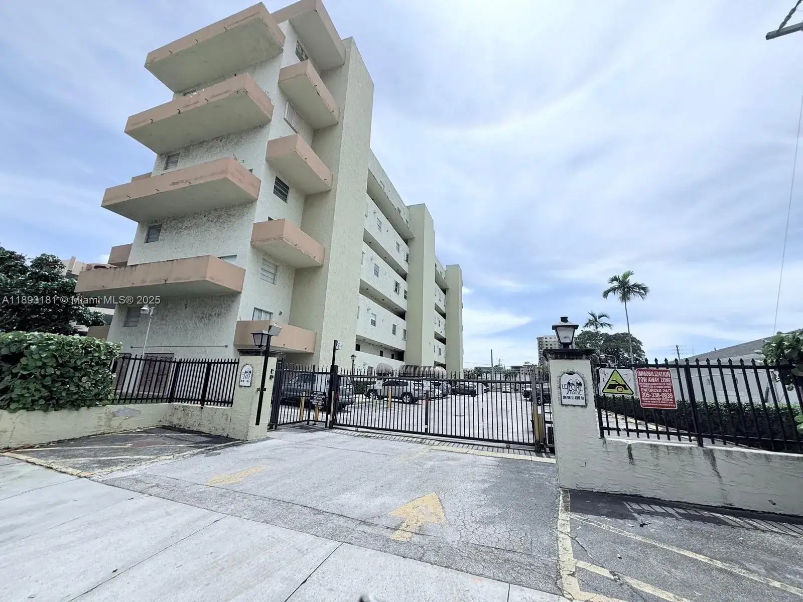 1 bedroom 1 bath Residential Lease for rent at 300 NW 42nd Ave # 109, Miami FL 33126