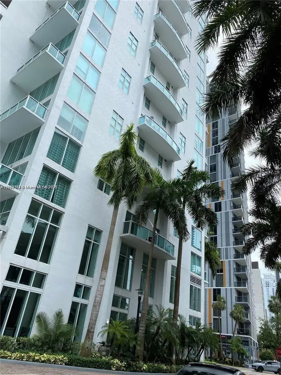 2 bedroom 2 bath Residential Lease for rent at 41 SE 5th St # 717, Miami FL 33131