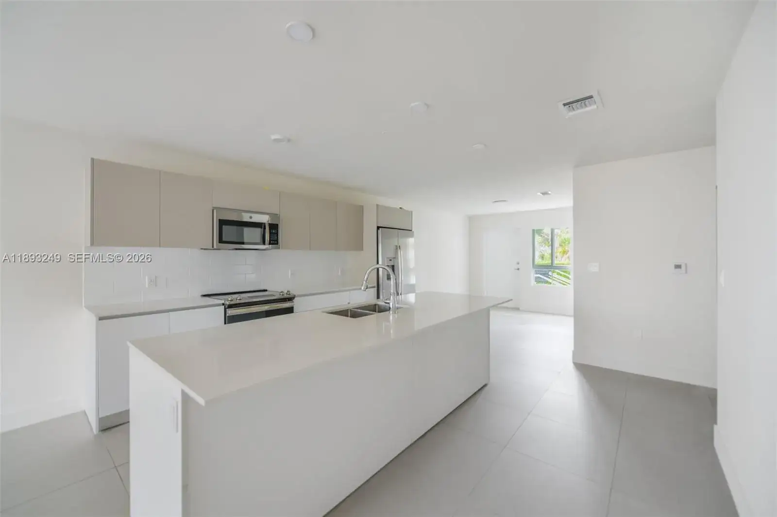 3 bedroom 2 bath Residential for sale at 2535 NE 193rd St # 3108, Miami FL 33180