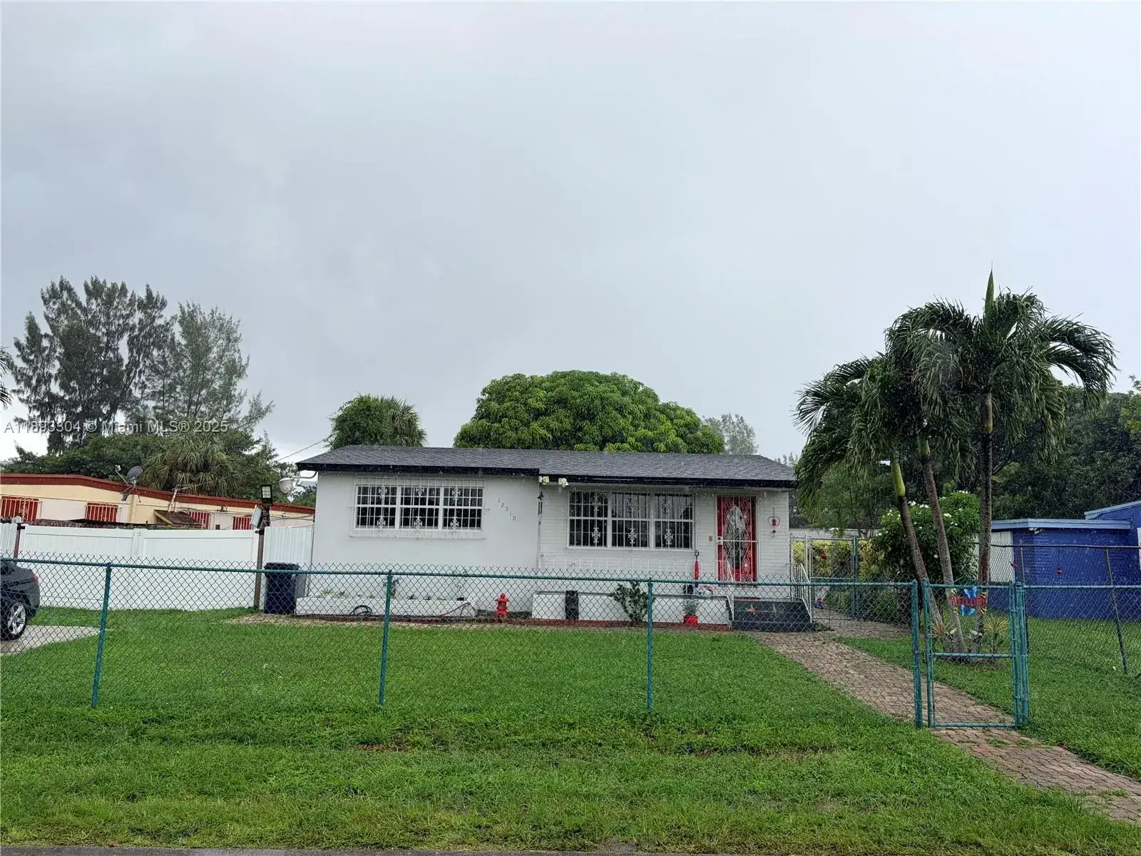 2 bedroom 1 bath Residential for sale at 12510 W Golf Dr, Miami FL 33167