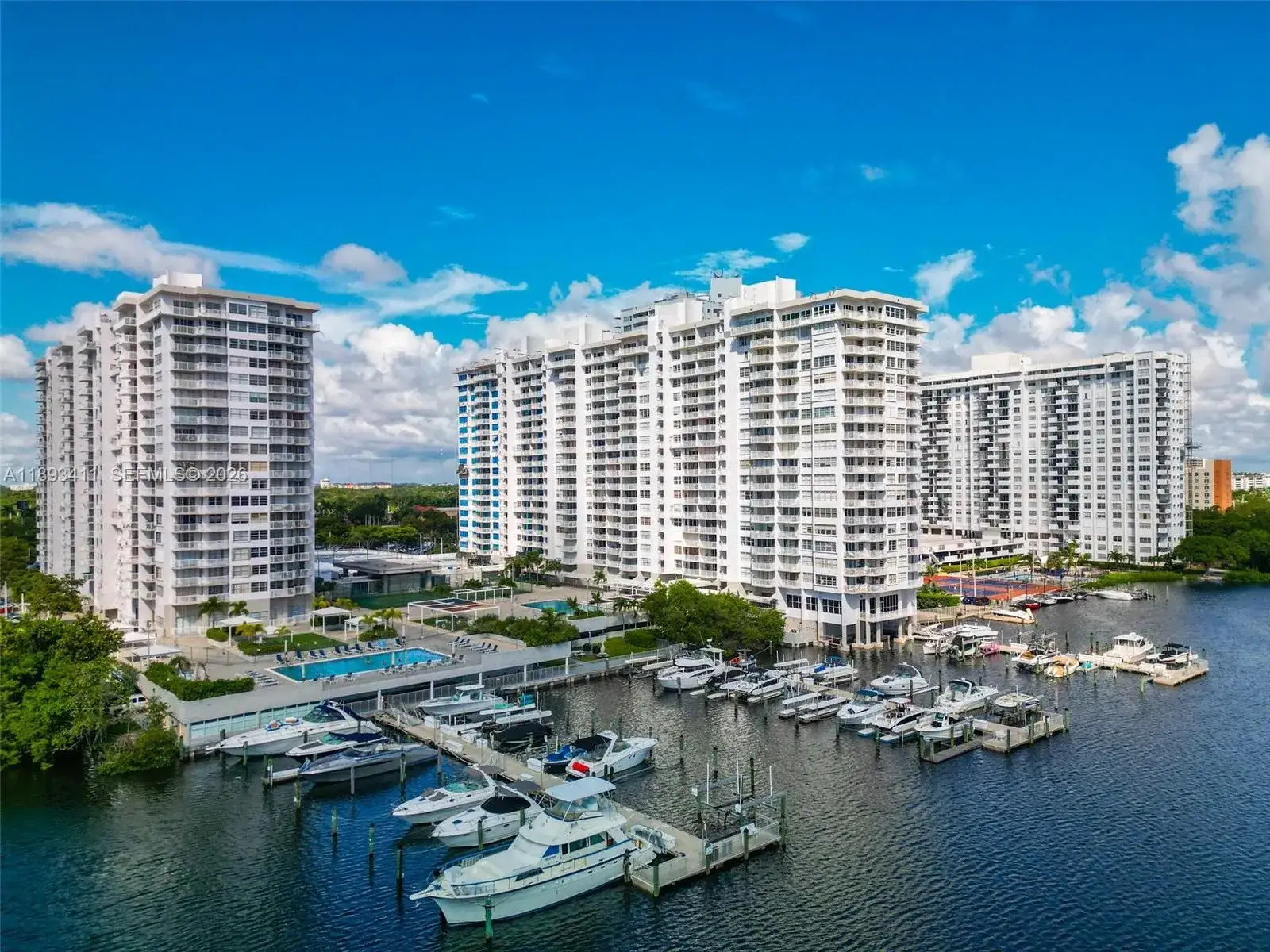 2 bedroom 2 bath Residential for sale at 18011 Biscayne Blvd # 902, Aventura FL 33160