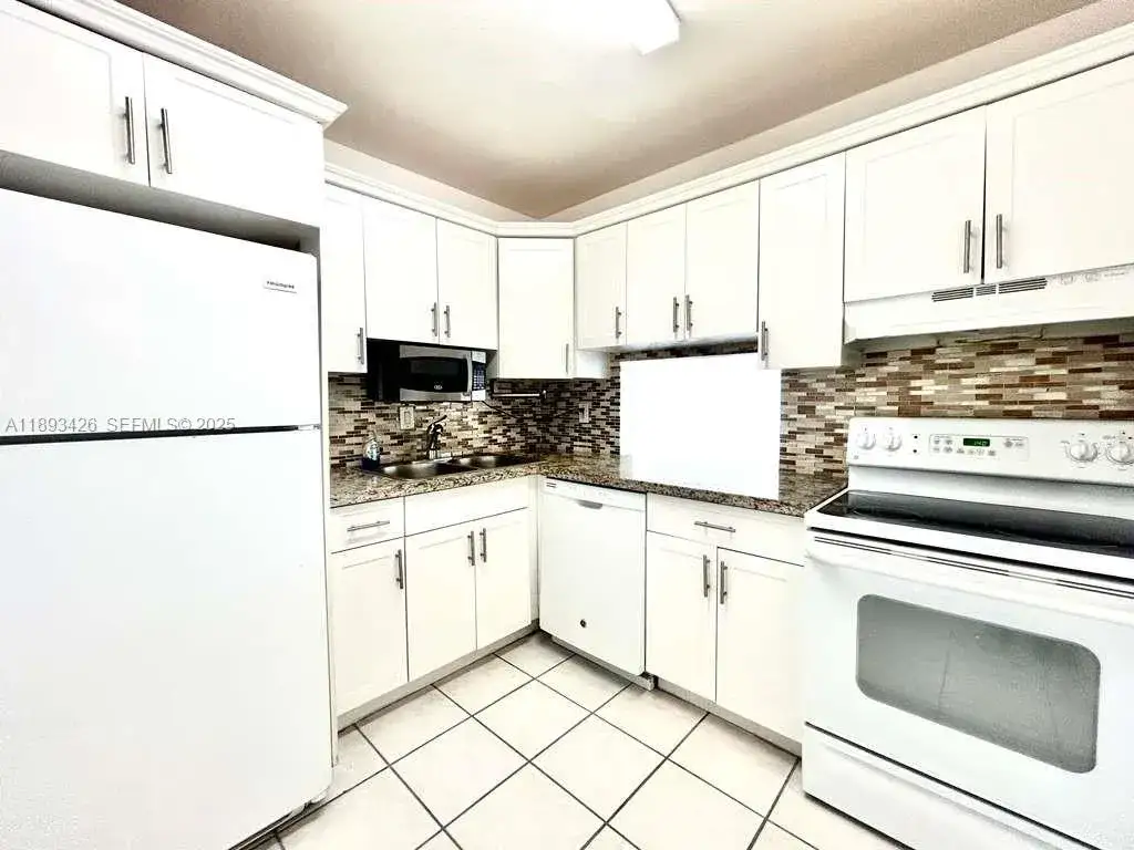 1 bedroom 1 bath Residential Lease for rent at 4920 NW 79th Ave # 307, Doral FL 33166