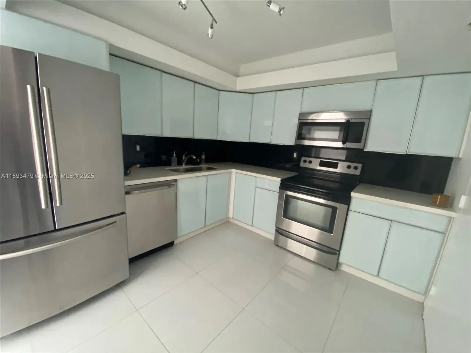 2 bedroom 2 bath Residential Lease for rent at 2780 NE 183rd St # 909, Aventura FL 33160