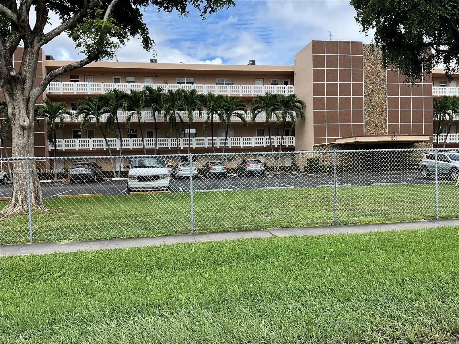 2 bedroom 2 bath Residential for sale at 201 SE 11th Ter # 302, Dania Beach FL 33004