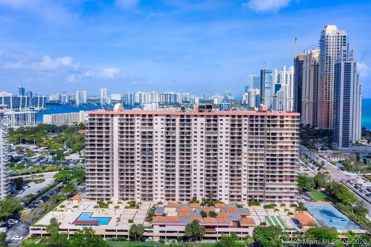 2 bedroom 2 bath Residential Lease for rent at 210 174th St # 1103, Sunny Isles Beach FL 33160