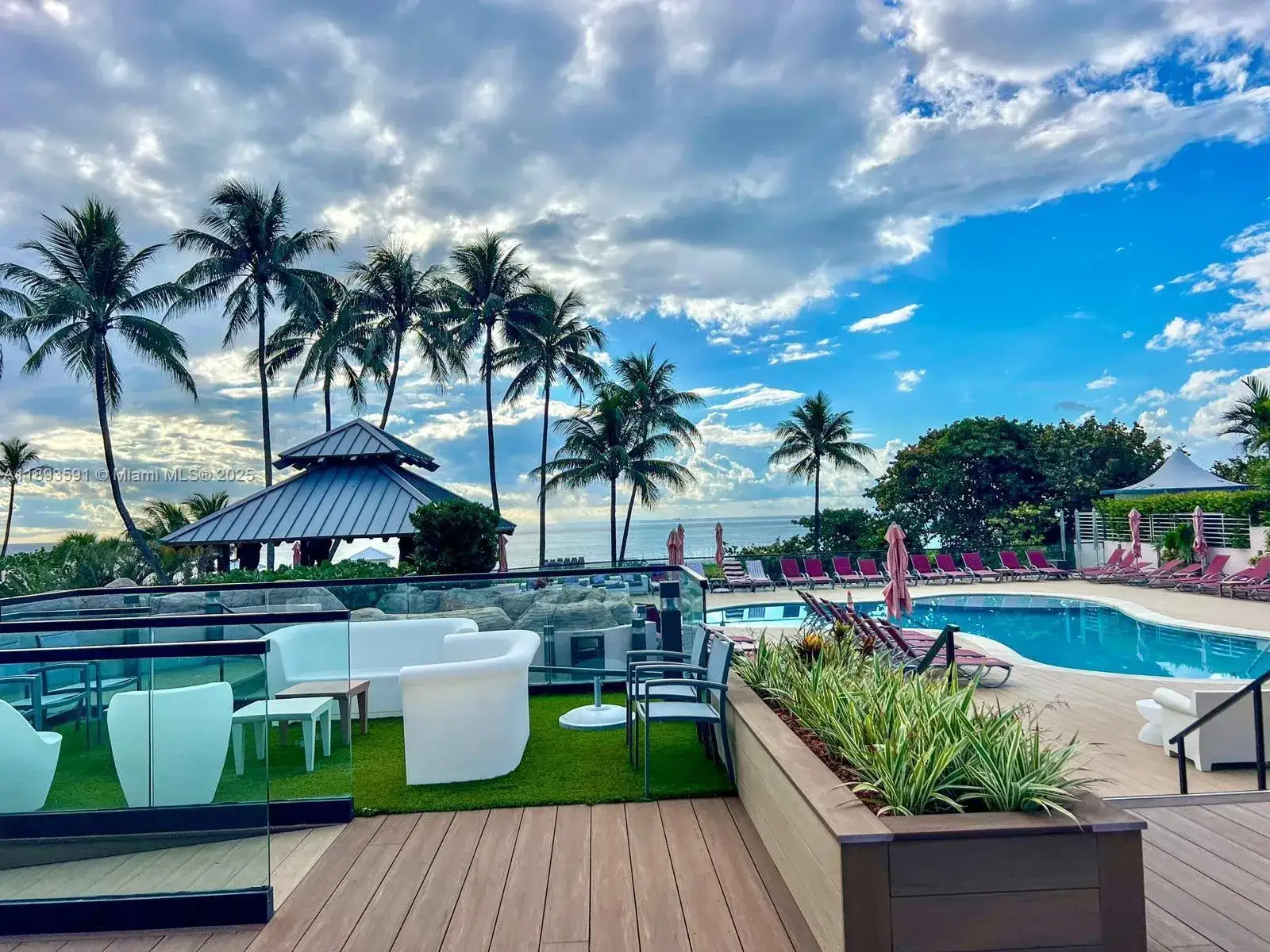 2 bedroom 2 bath Residential Lease for rent at 5225 Collins Ave # 517, Miami Beach FL 33140