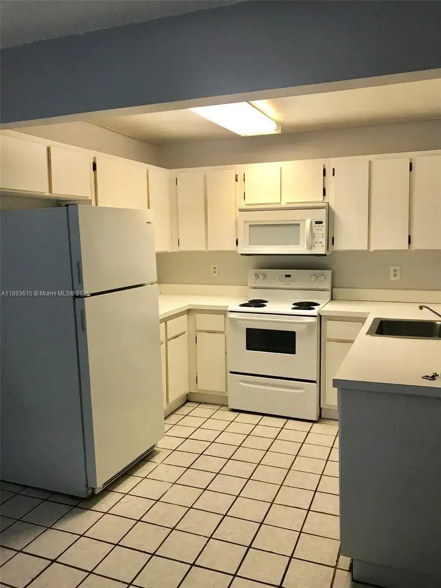 2 bedroom 2 bath Residential for sale at 9810 Hammocks Blvd # 202, Miami FL 33196