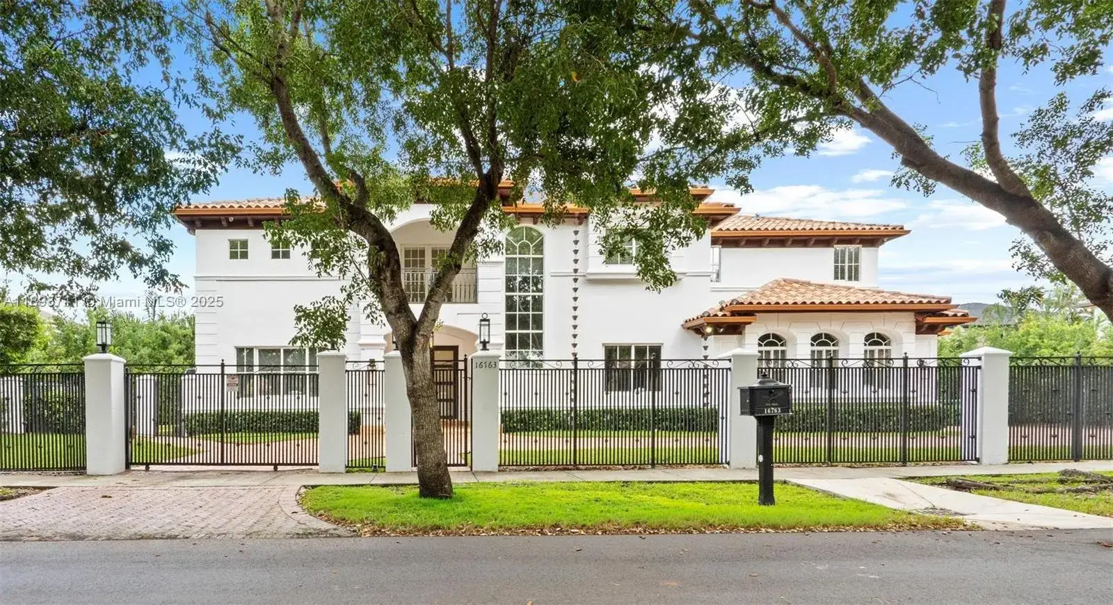 5 bedroom 6 bath Residential for sale at 16763 NW 77th Path, Miami Lakes FL 33016