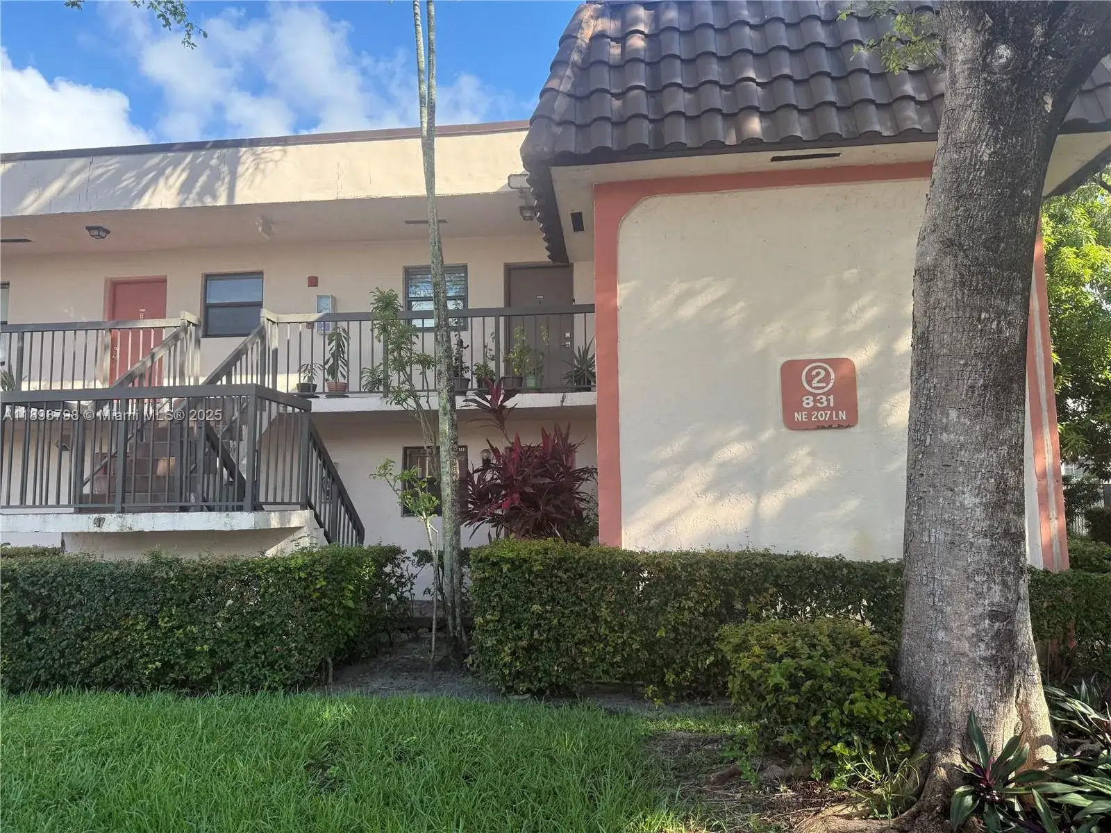 3 bedroom 2 bath Residential for sale at 831 NE 207th Ln # 106, Miami FL 33179