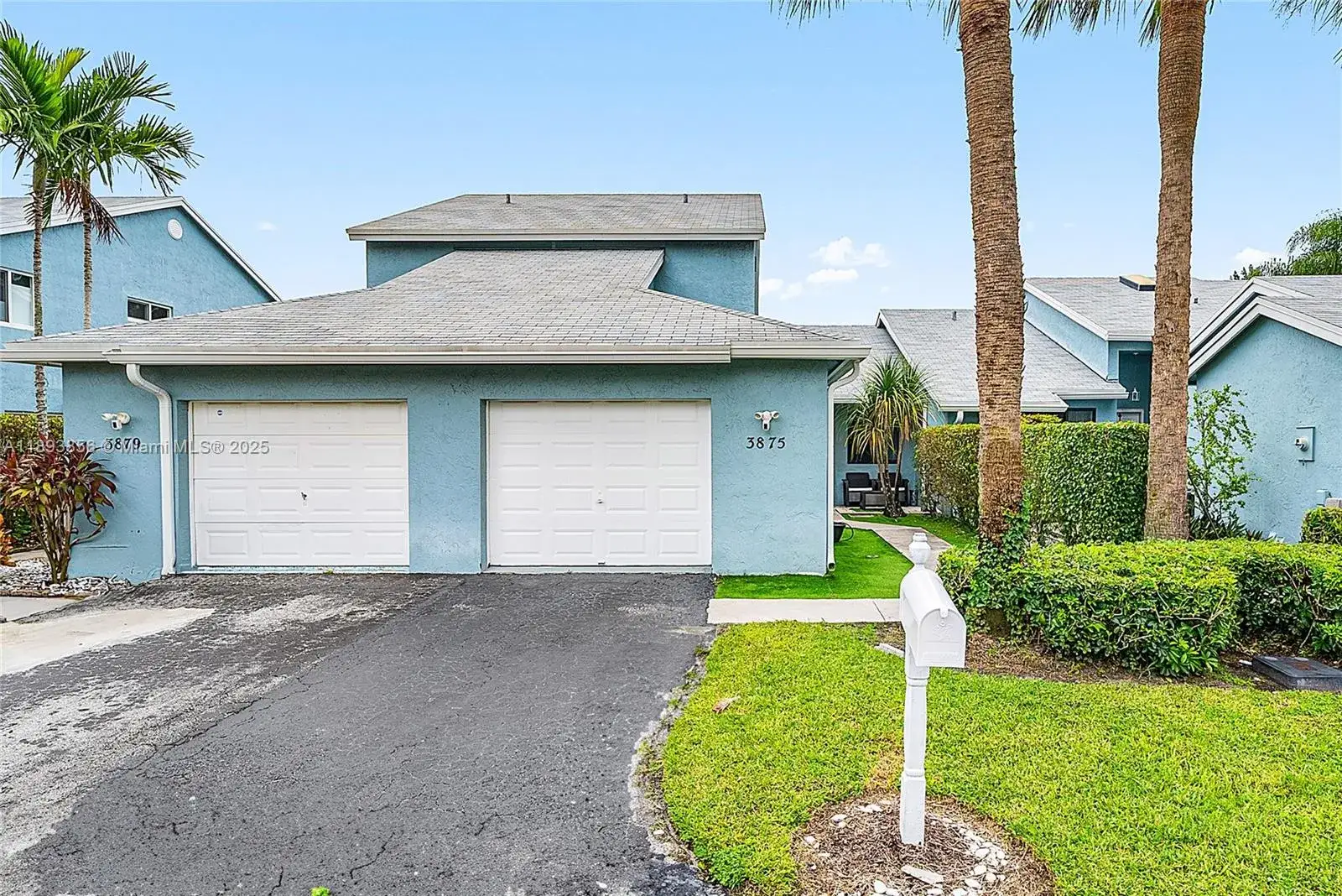 3 bedroom 2 bath Residential for sale at 3875 Island club w, Lantana FL 33462