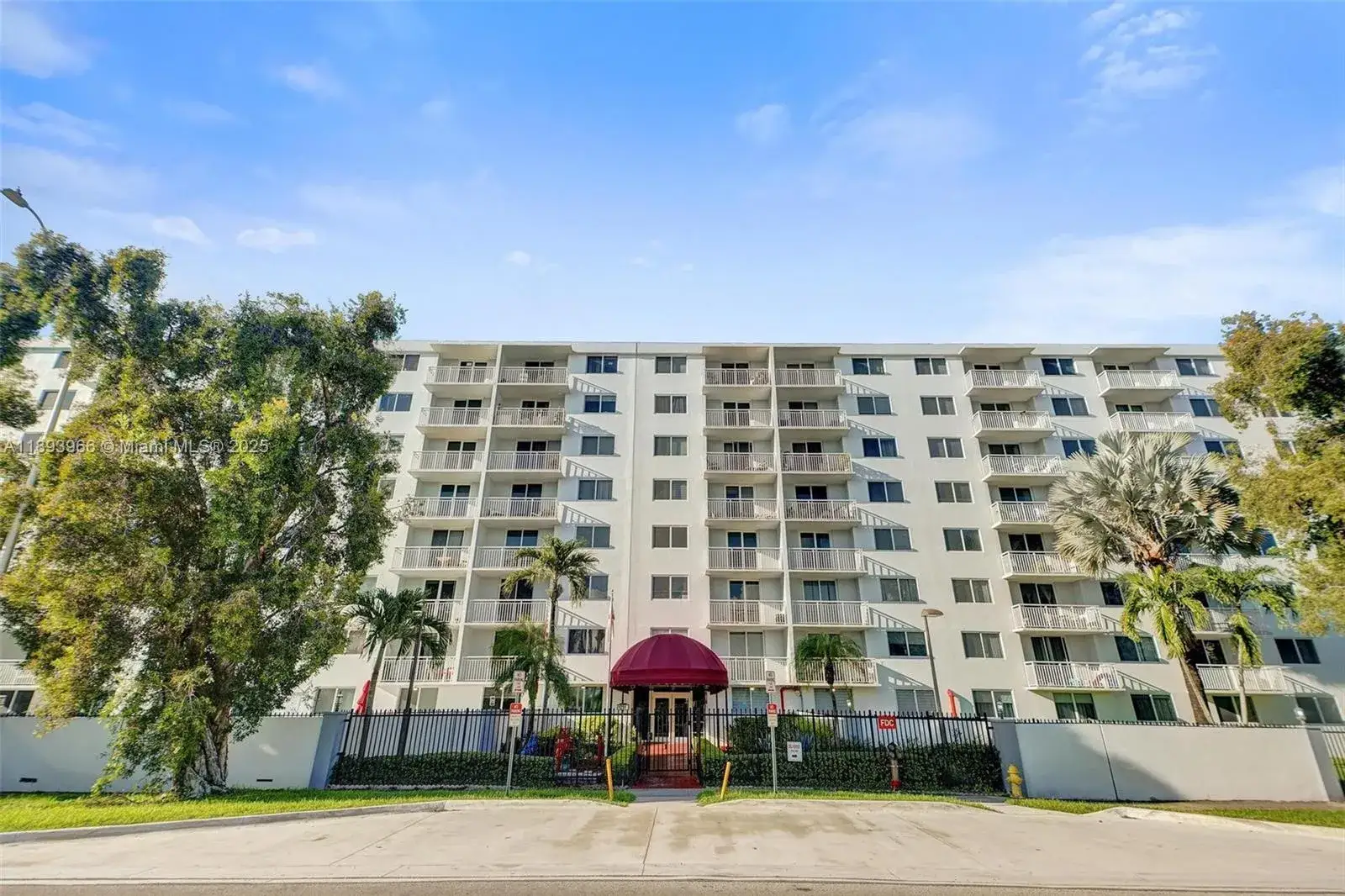 1 bedroom 1 bath Residential for sale at 1251 NE 108th St # 610, Miami FL 33161