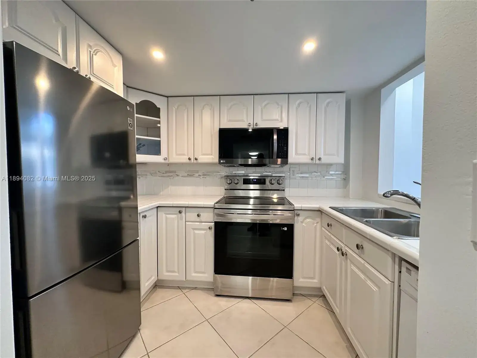 1 bedroom 1 bath Residential for sale at 540 Brickell Key Dr # 302, Miami FL 33131