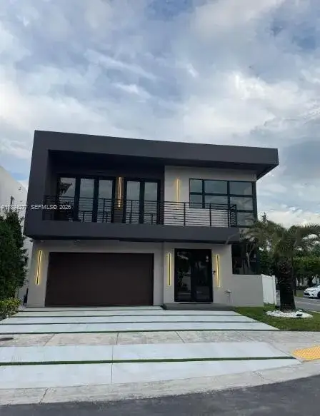 5 bedroom 4 bath Residential for sale at 9880 NW 74th Ter, Doral FL 33178