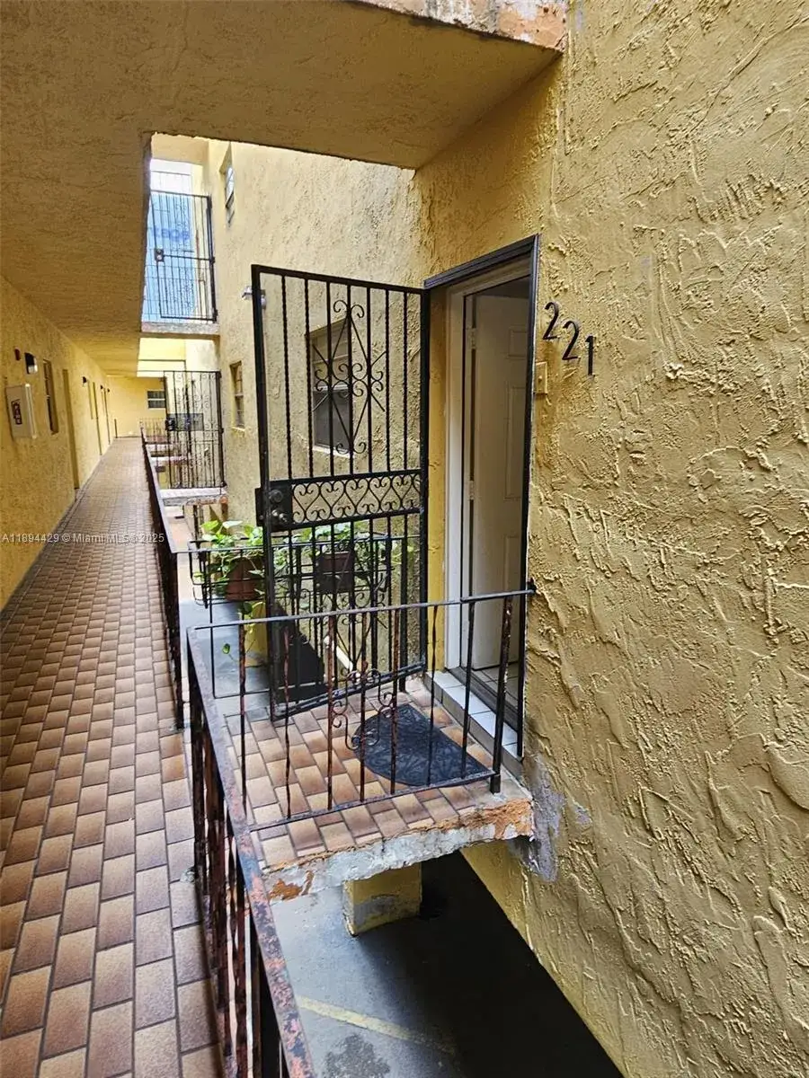 2 bedroom 1 bath Residential for sale at 1555 W 44th Pl # 221B, Hialeah FL 33012