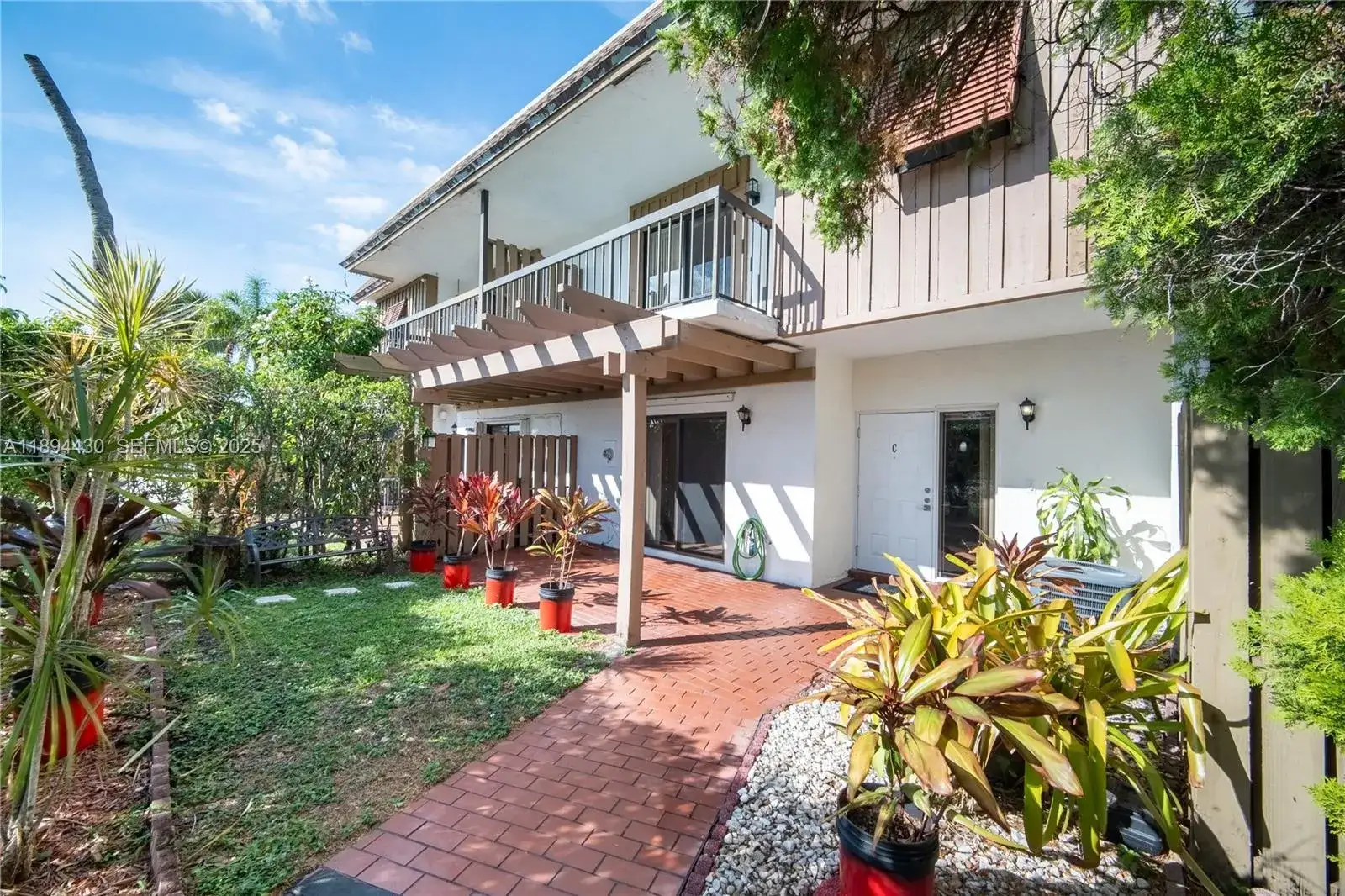 3 bedroom 2 bath Residential Lease for rent at 6845 NW 169th St # 41C, Hialeah FL 33015