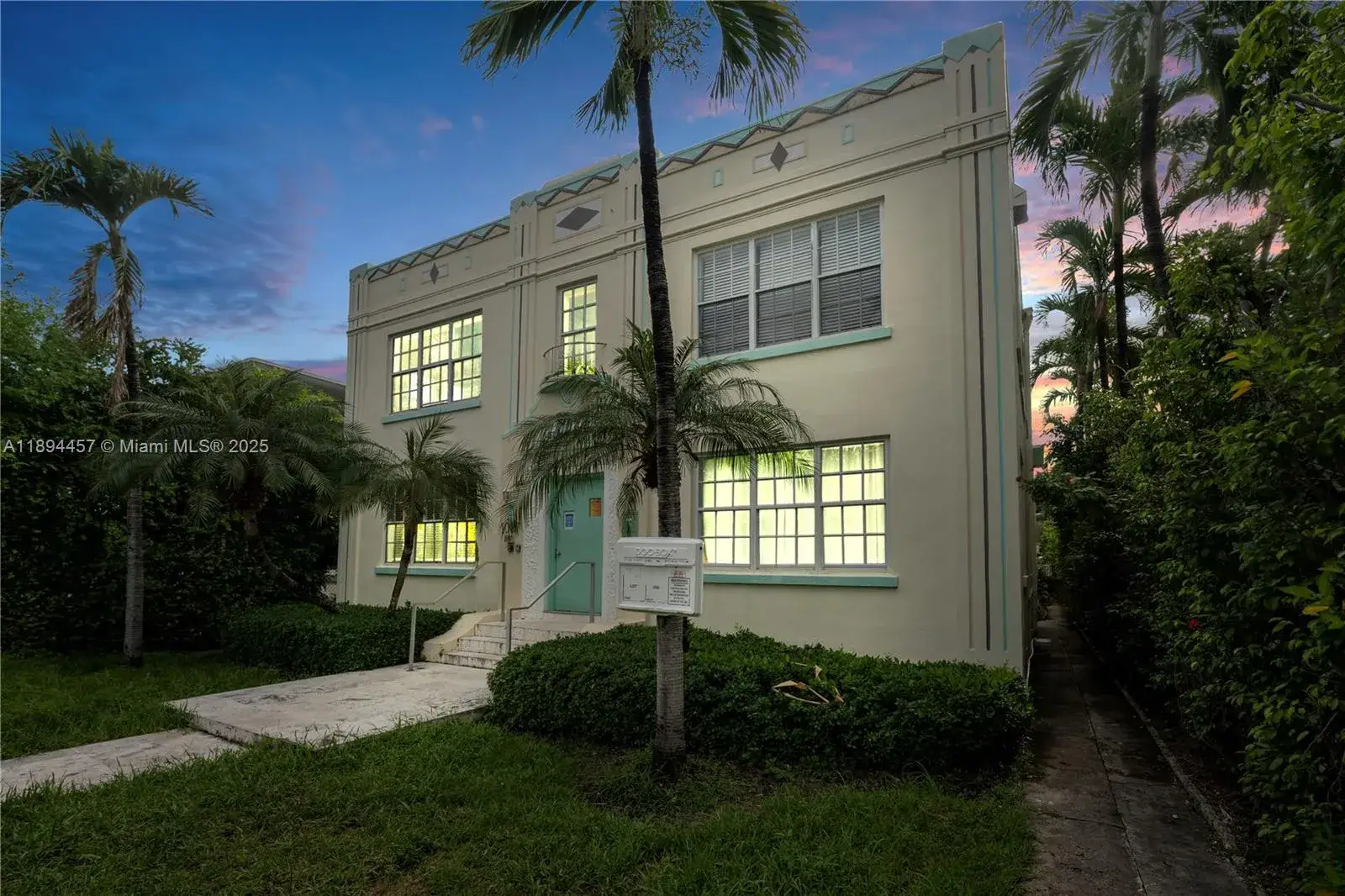 1 bedroom 1 bath Residential for sale at 1027 S Euclid Ave # 12, Miami Beach FL 33139
