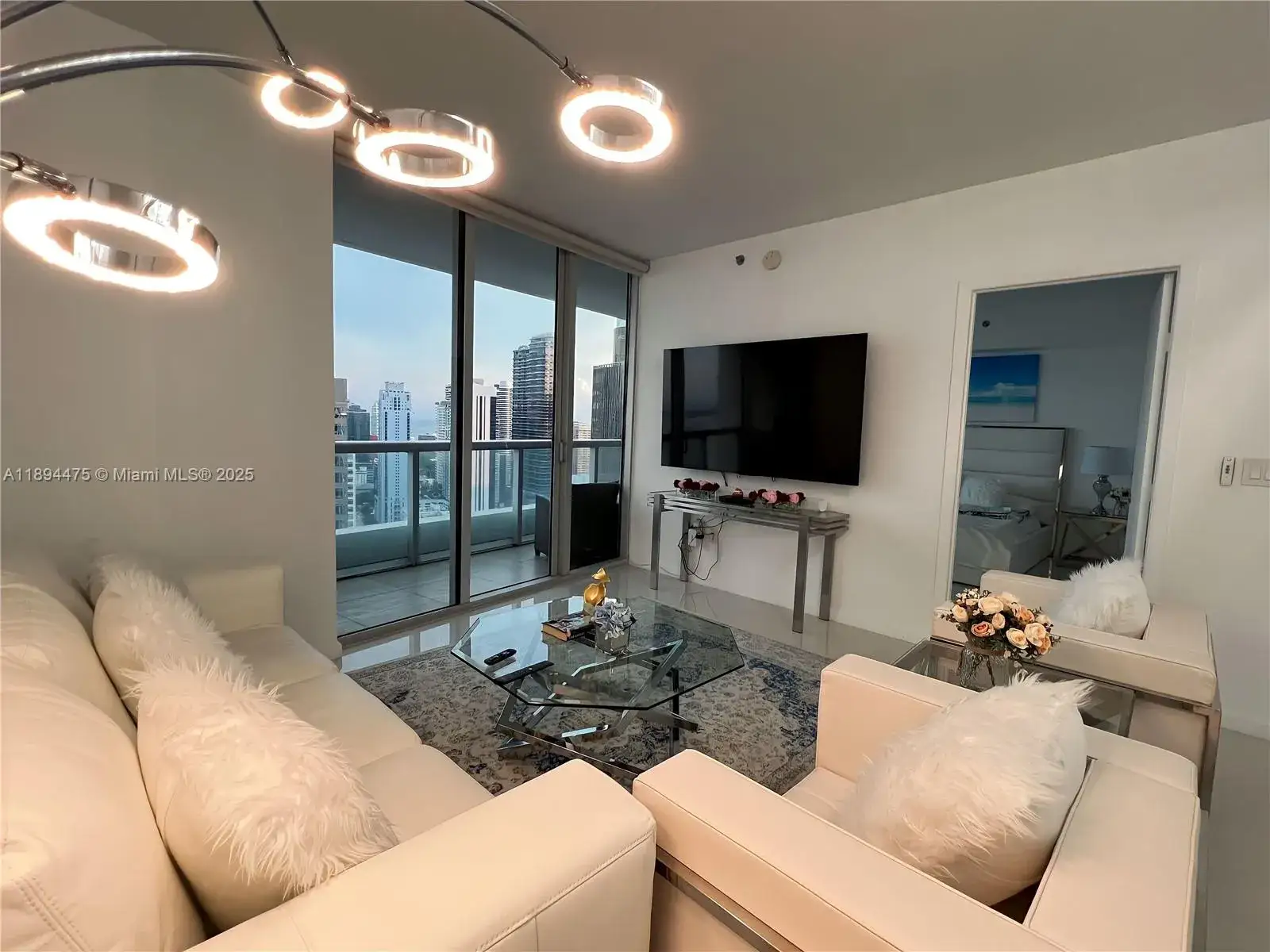 1 bedroom 1 bath Residential for sale at 485 Brickell Ave # 4109, Miami FL 33131