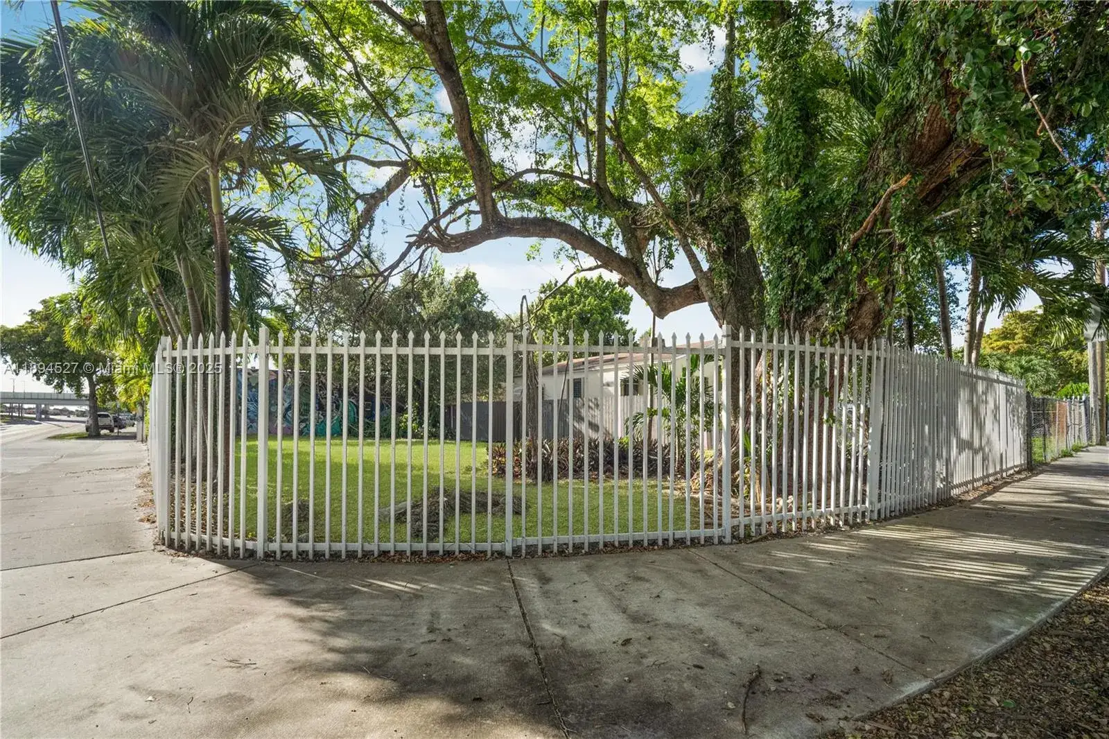 Commercial Sale for sale at 2900 NW 11th Ave, Miami FL 33127