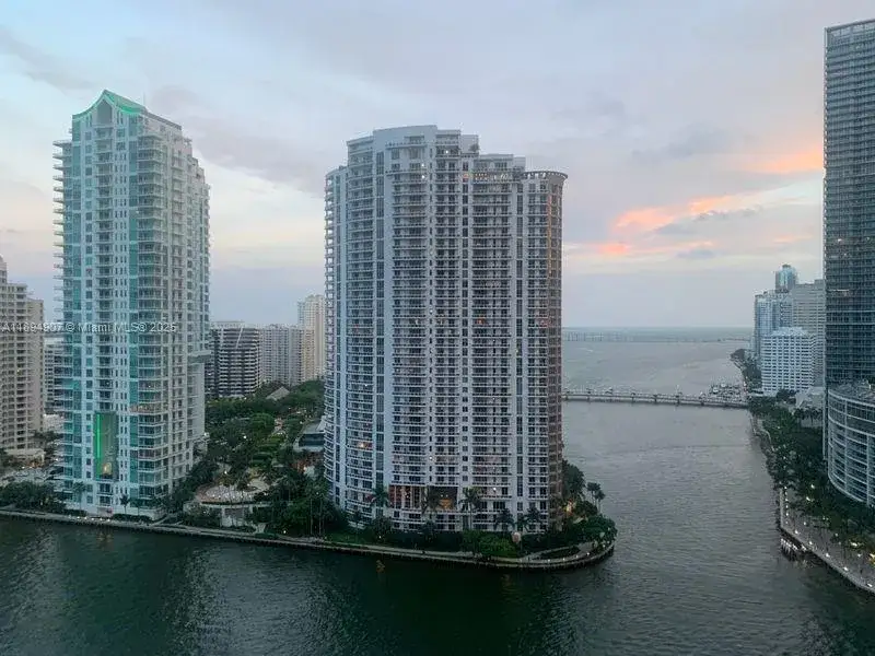 2 bedroom 2 bath Residential Lease for rent at 300 S Biscayne Blvd # 1908, Miami FL 33131
