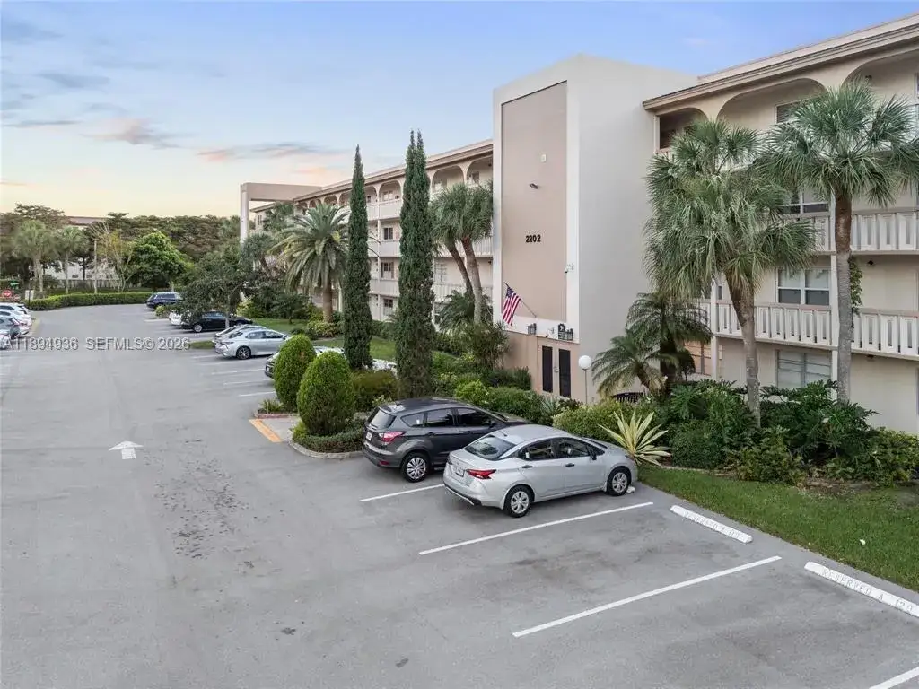 2 bedroom 2 bath Residential for sale at 2202 Lucaya Bnd # L3, Coconut Creek FL 33066
