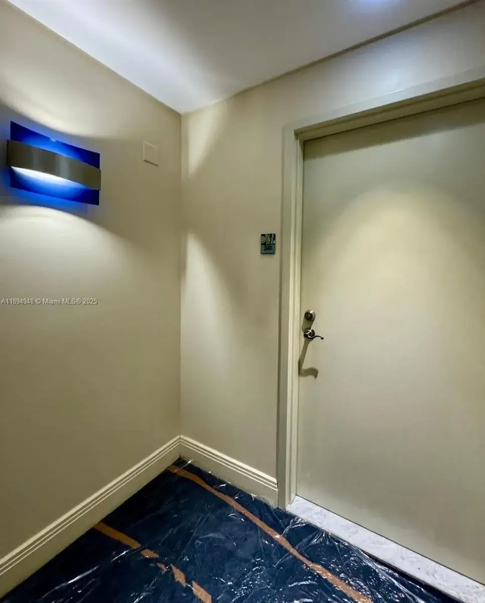 3 bedroom 3 bath Residential for sale at 185 SW 7th St # 2411, Miami FL 33130