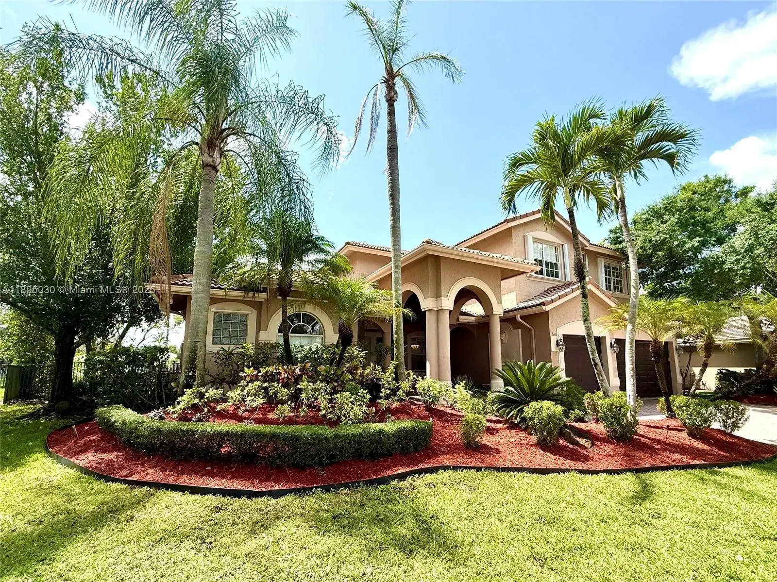 4 bedroom 4 bath Residential Lease for rent at 2547 Montclaire Cir # 2547, Weston FL 33327