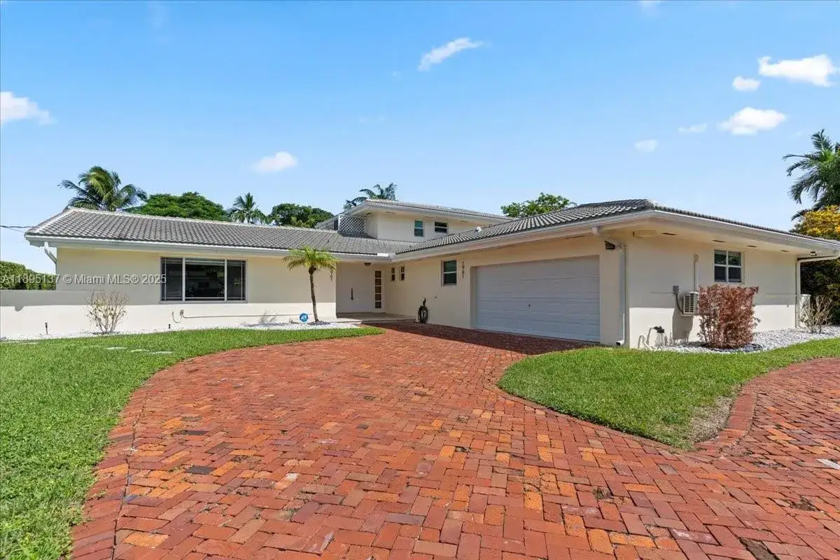 5 bedroom 3 bath Residential for sale at 1961 NE 188th St, Miami FL 33179