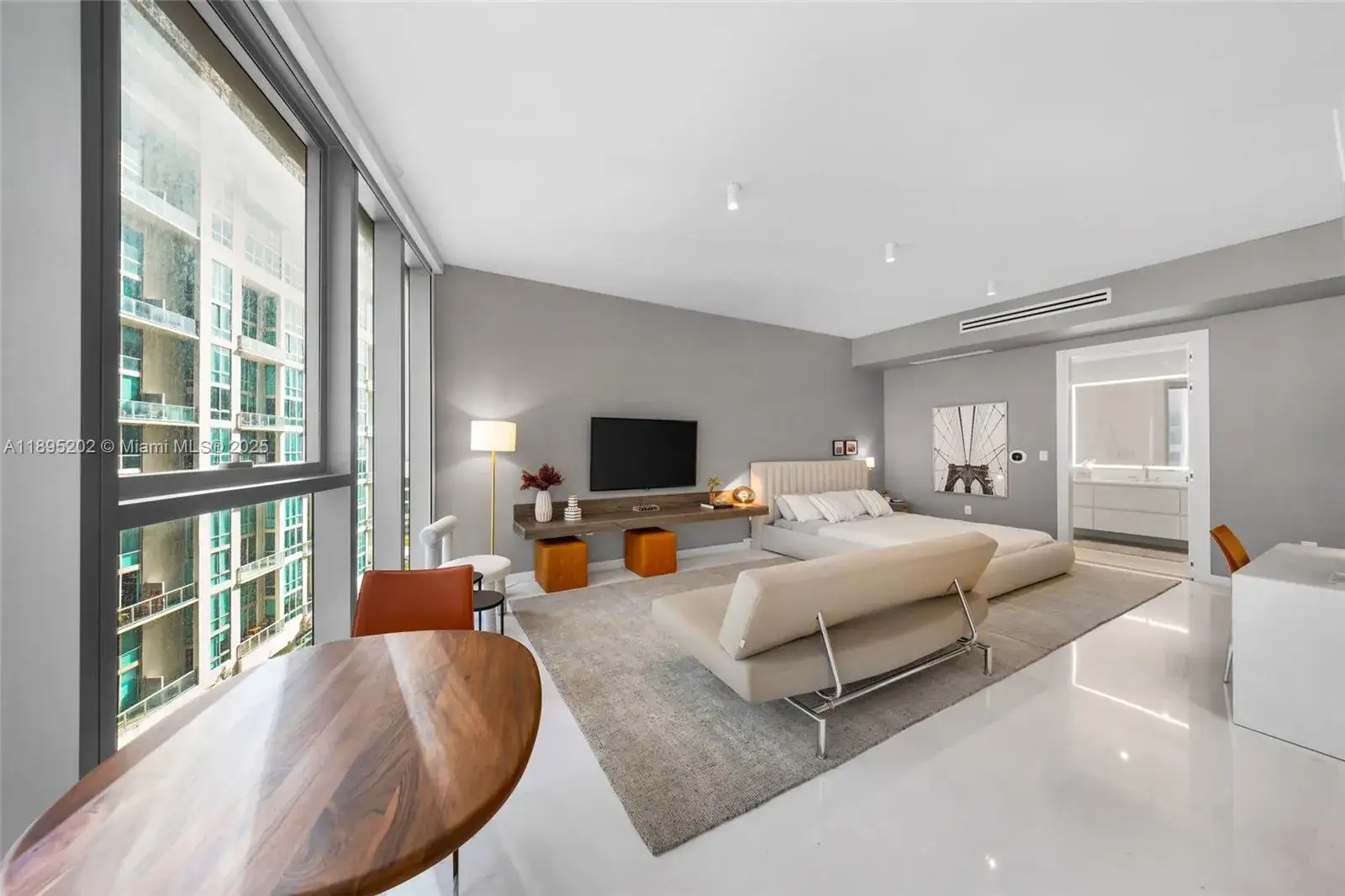 1 bath Residential for sale at 300 Biscayne Blvd Way # 805, Miami FL 33131