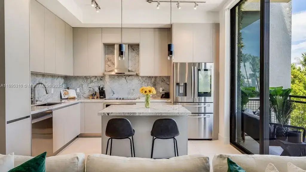 1 bedroom 2 bath Residential for sale at 1030 15th St # 201, Miami Beach FL 33139